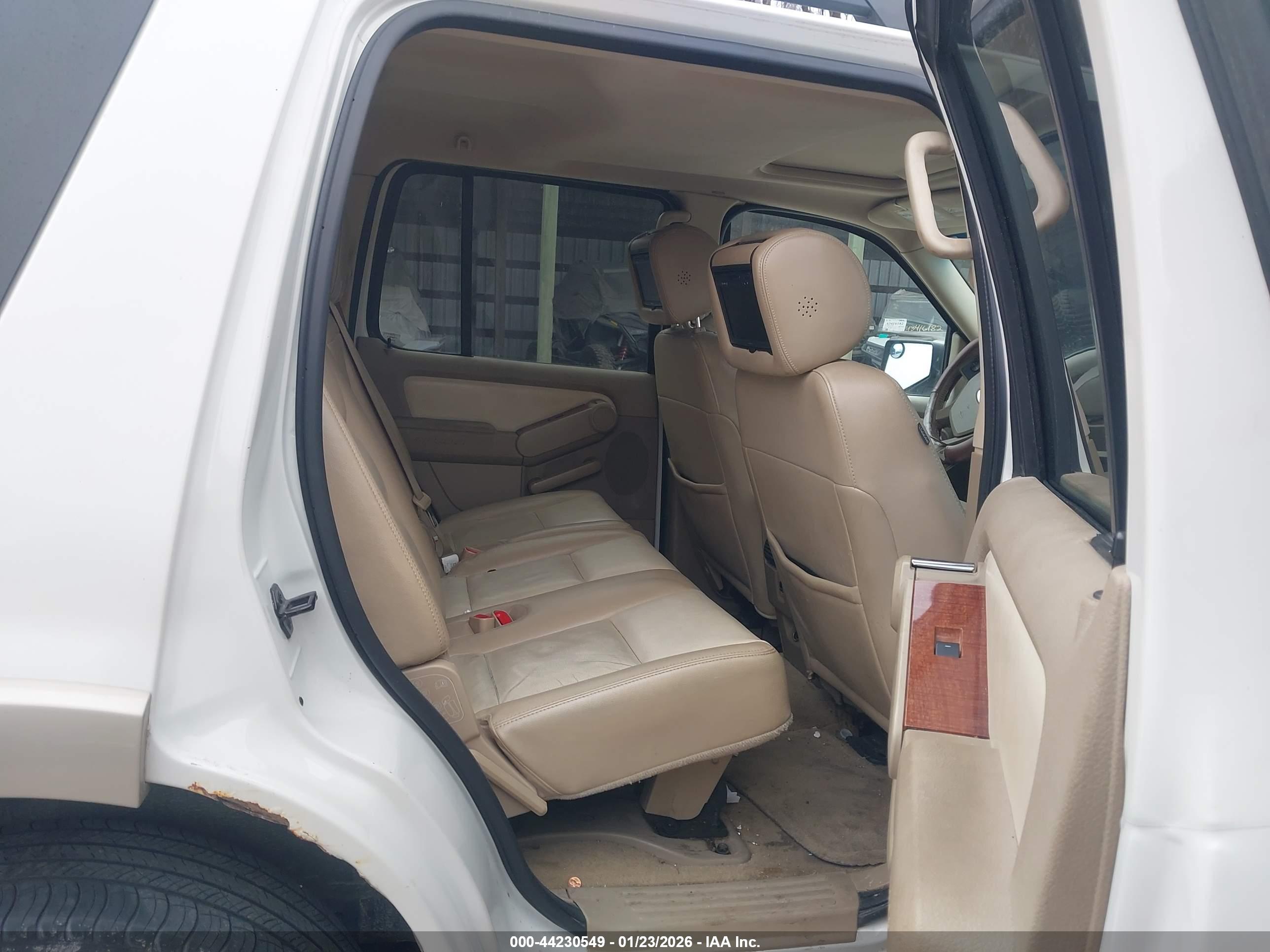 FORD EXPLORER image 8