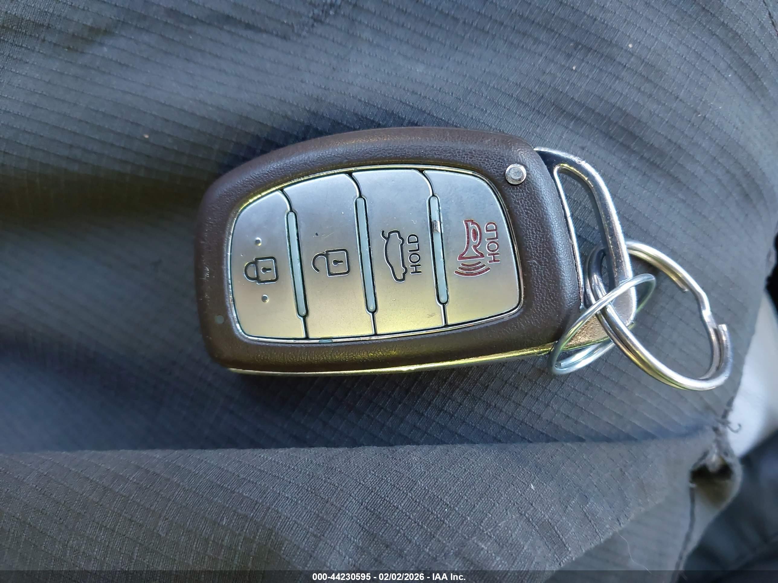 HYUNDAI ELANTRA image 11
