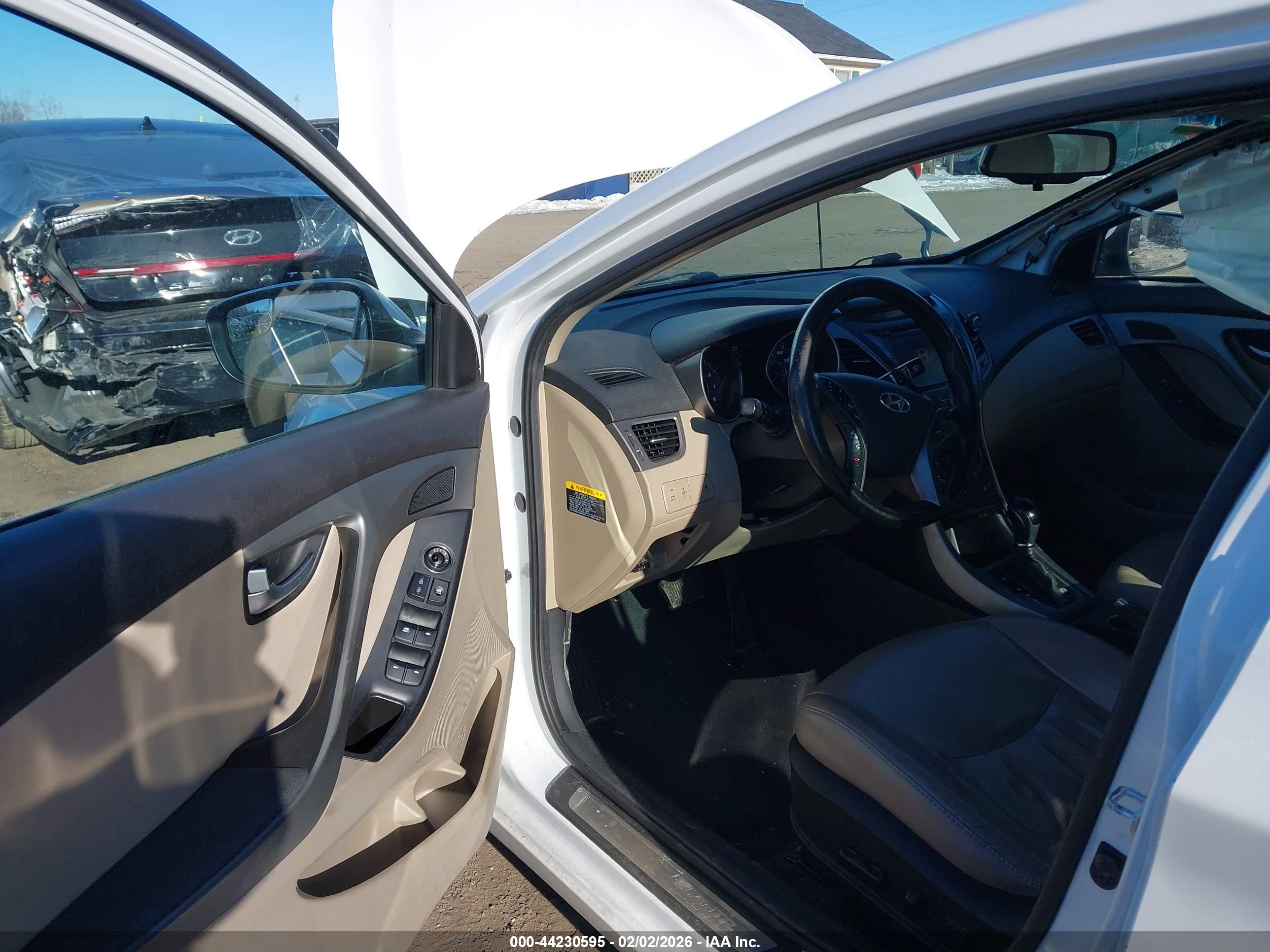 HYUNDAI ELANTRA image 5