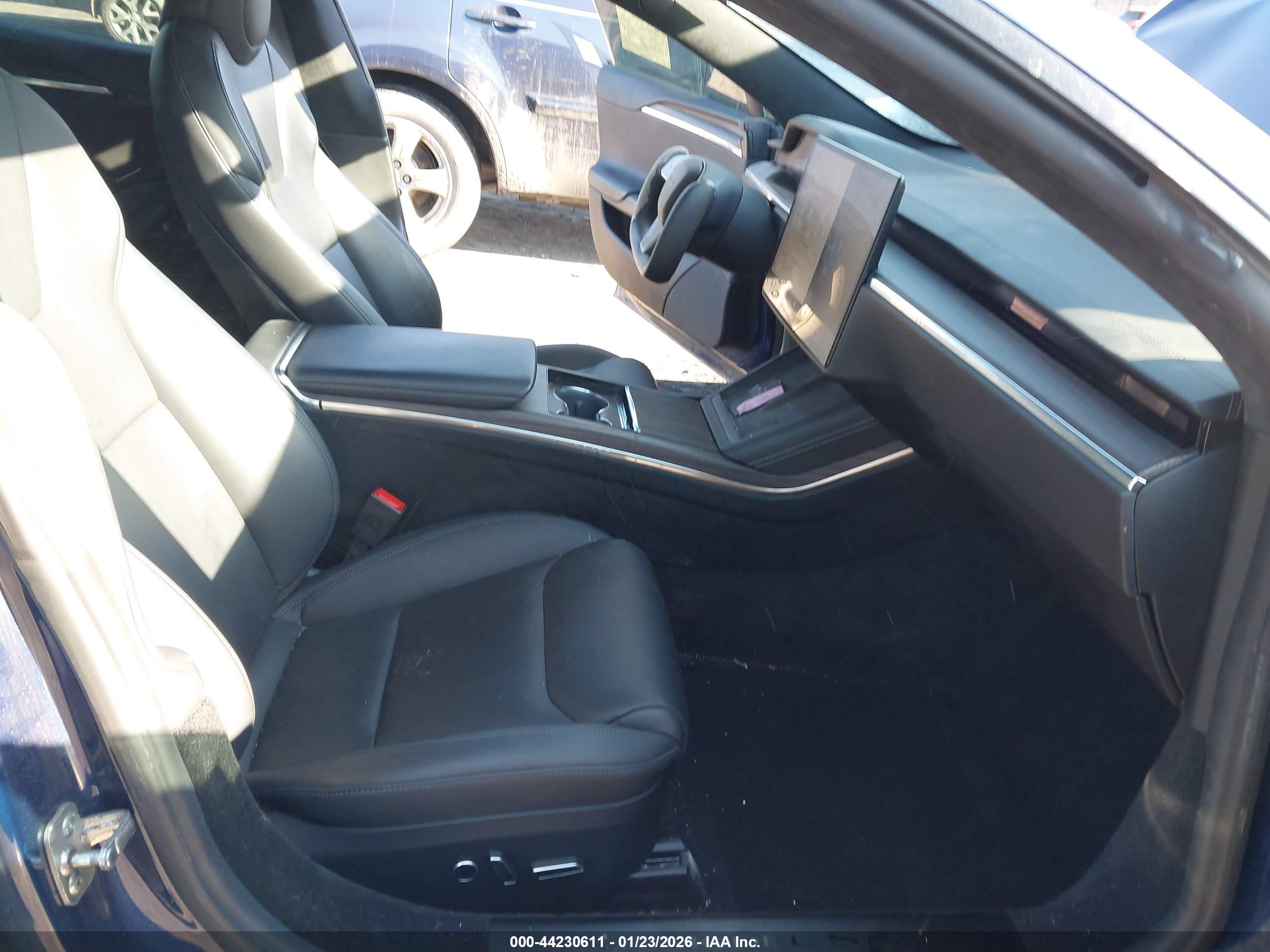 TESLA MODEL image 5