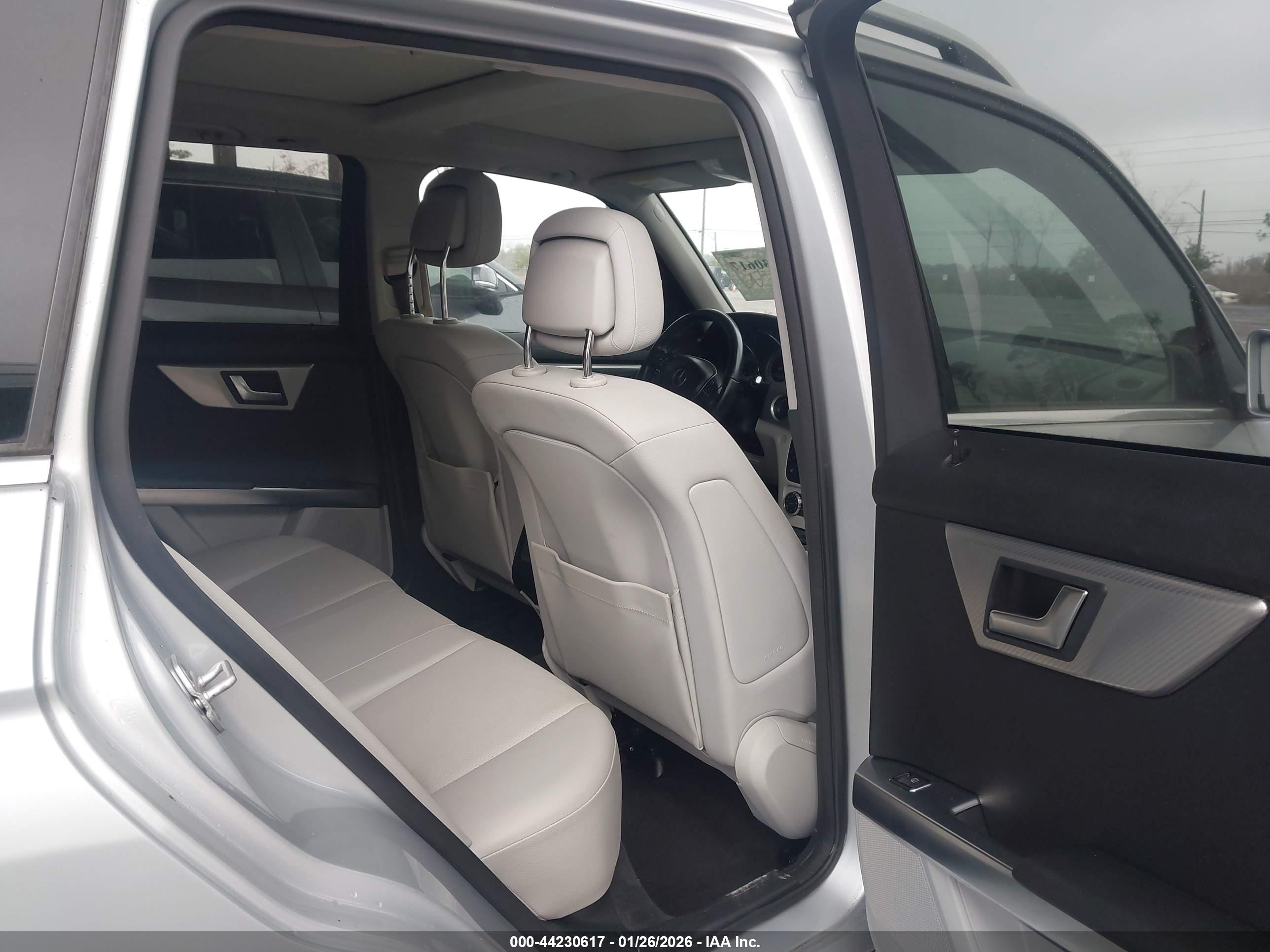 MERCEDES-BENZ GLK image 8