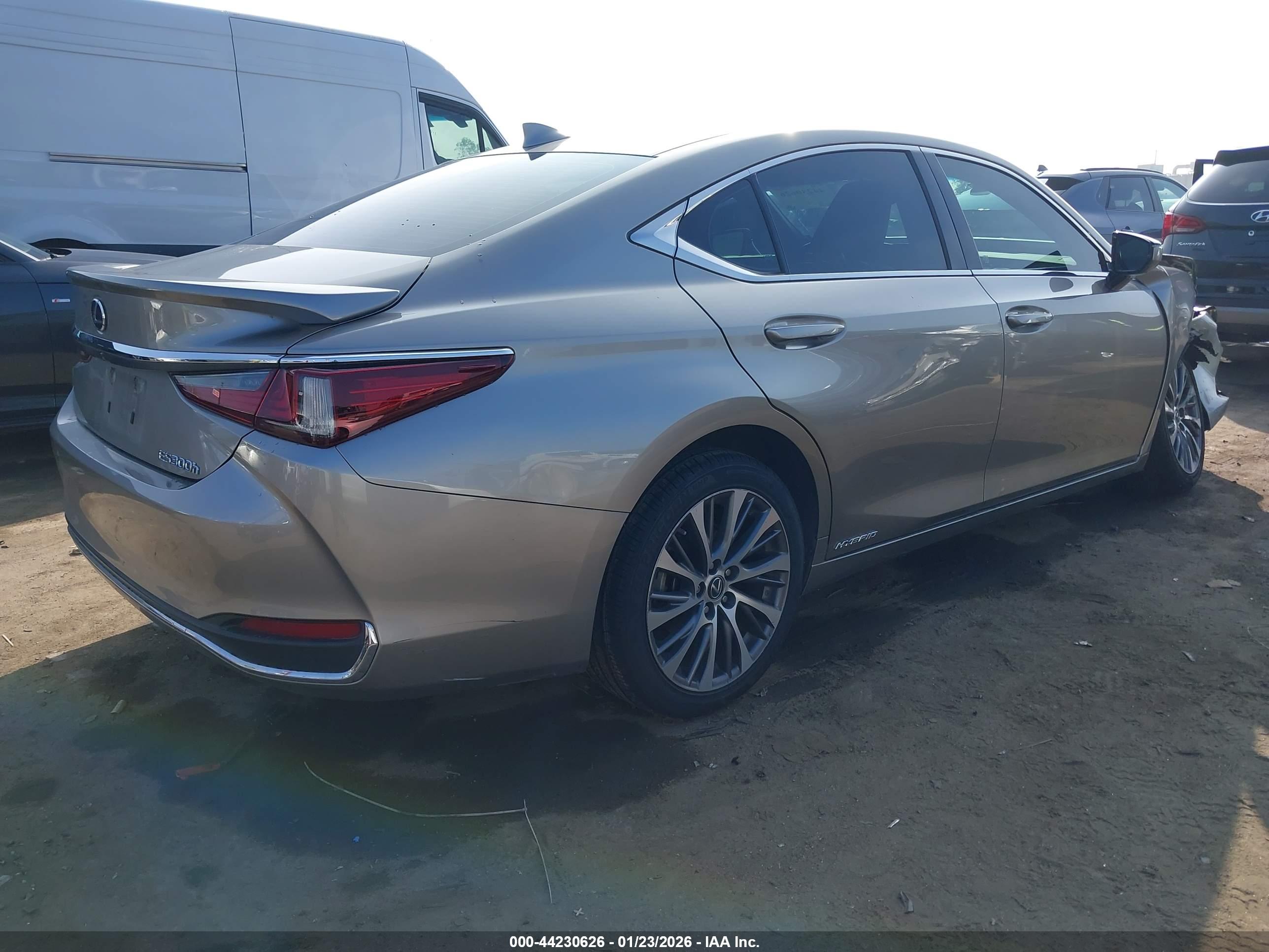 LEXUS ES image 4