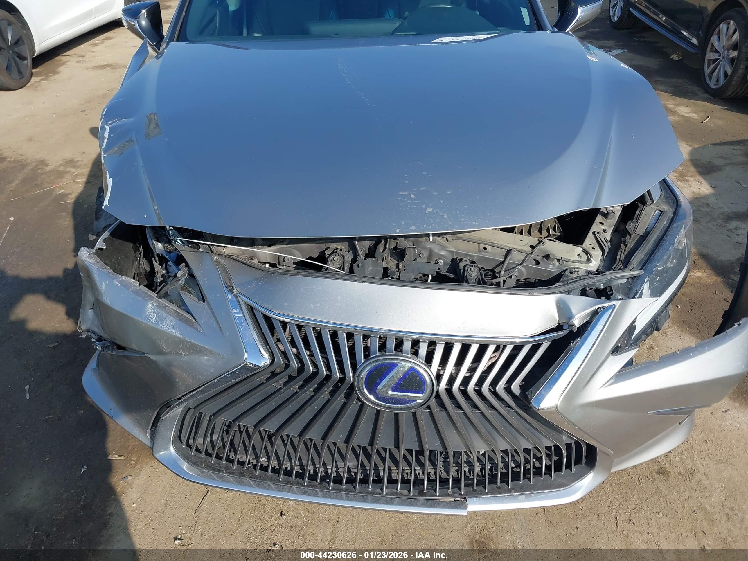 LEXUS ES image 6