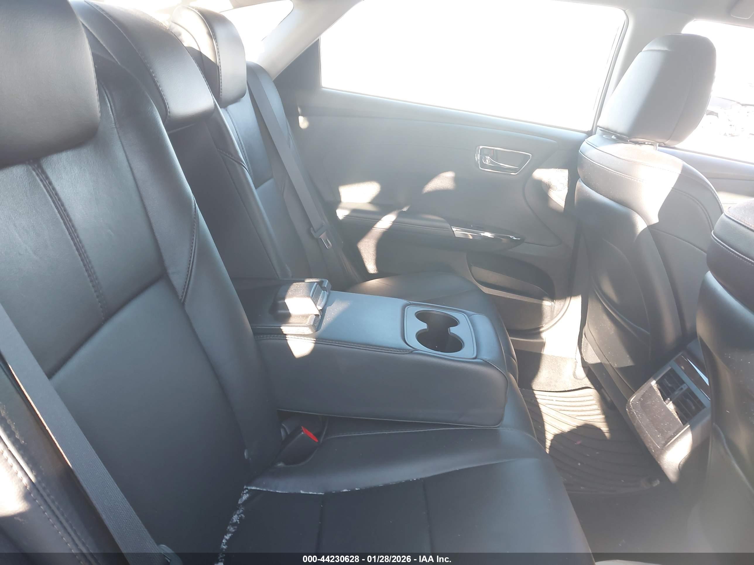 TOYOTA AVALON image 8
