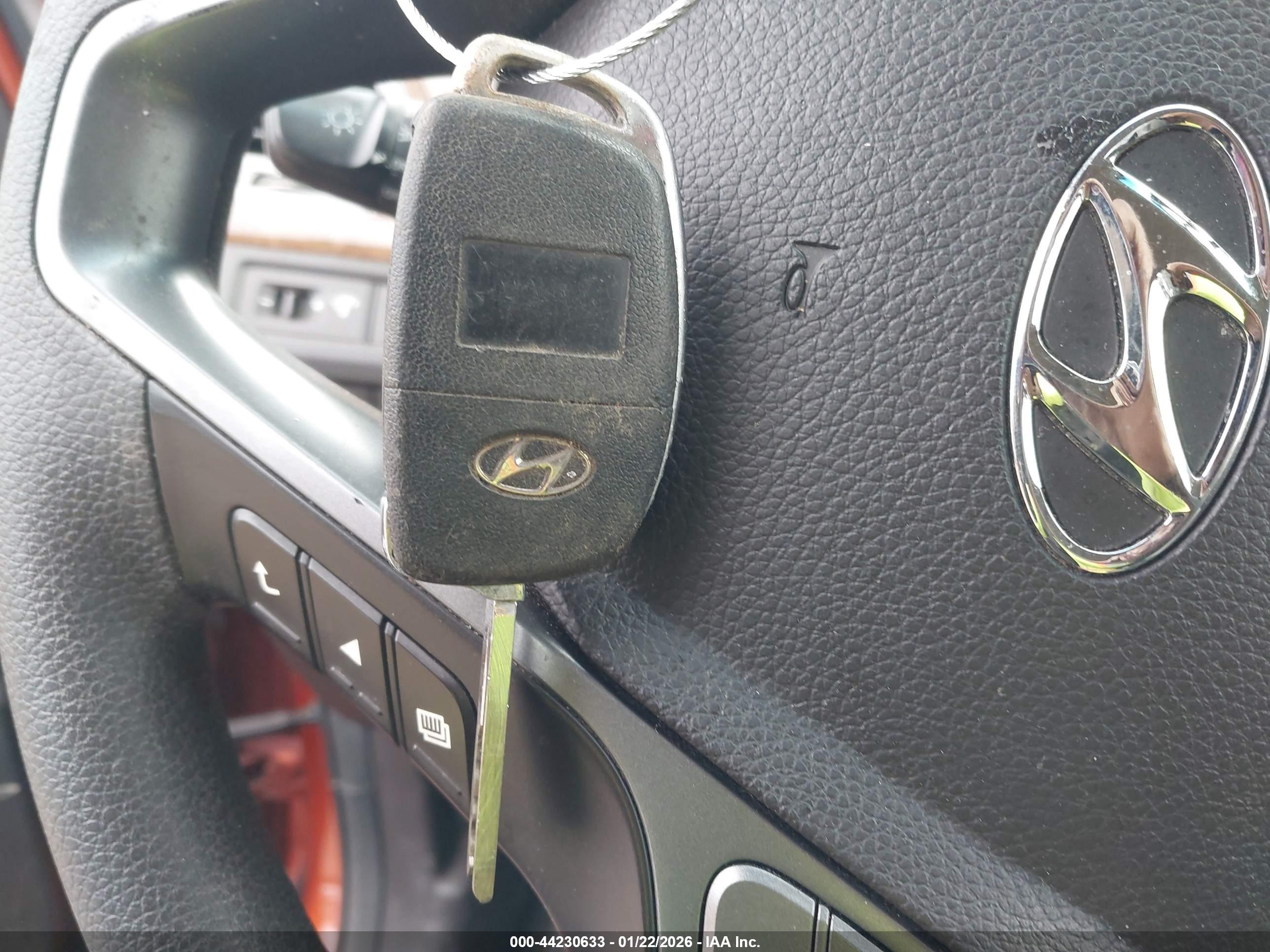 HYUNDAI SANTA image 11