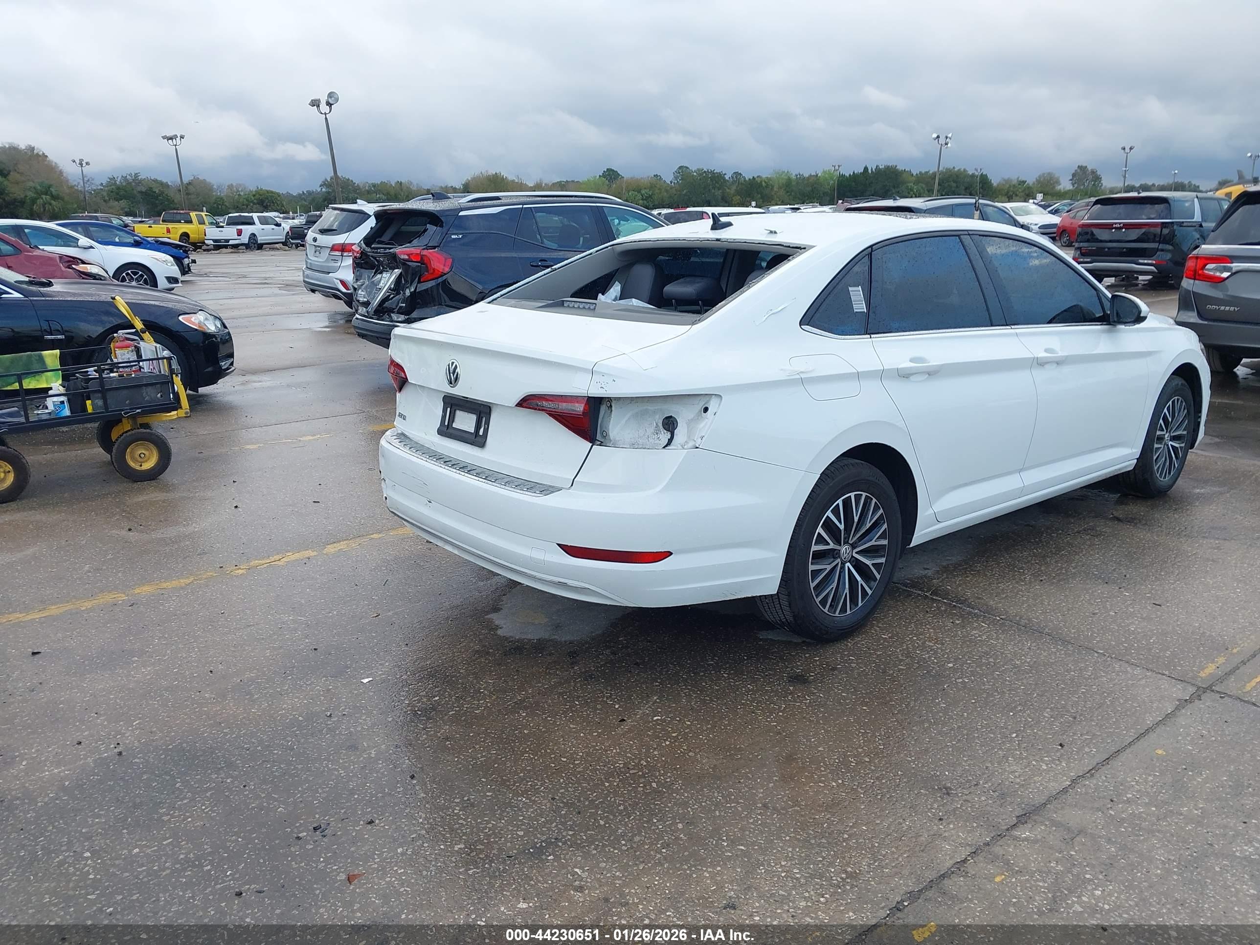 VOLKSWAGEN JETTA image 4