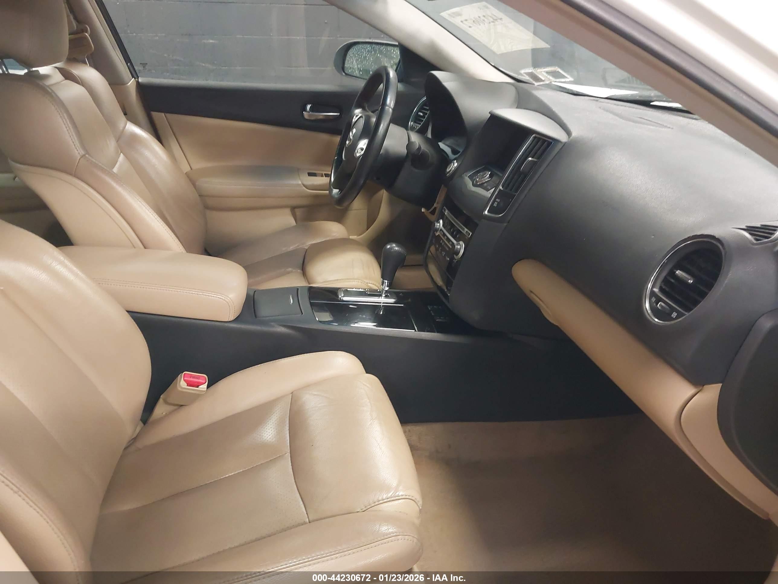 NISSAN MAXIMA image 5
