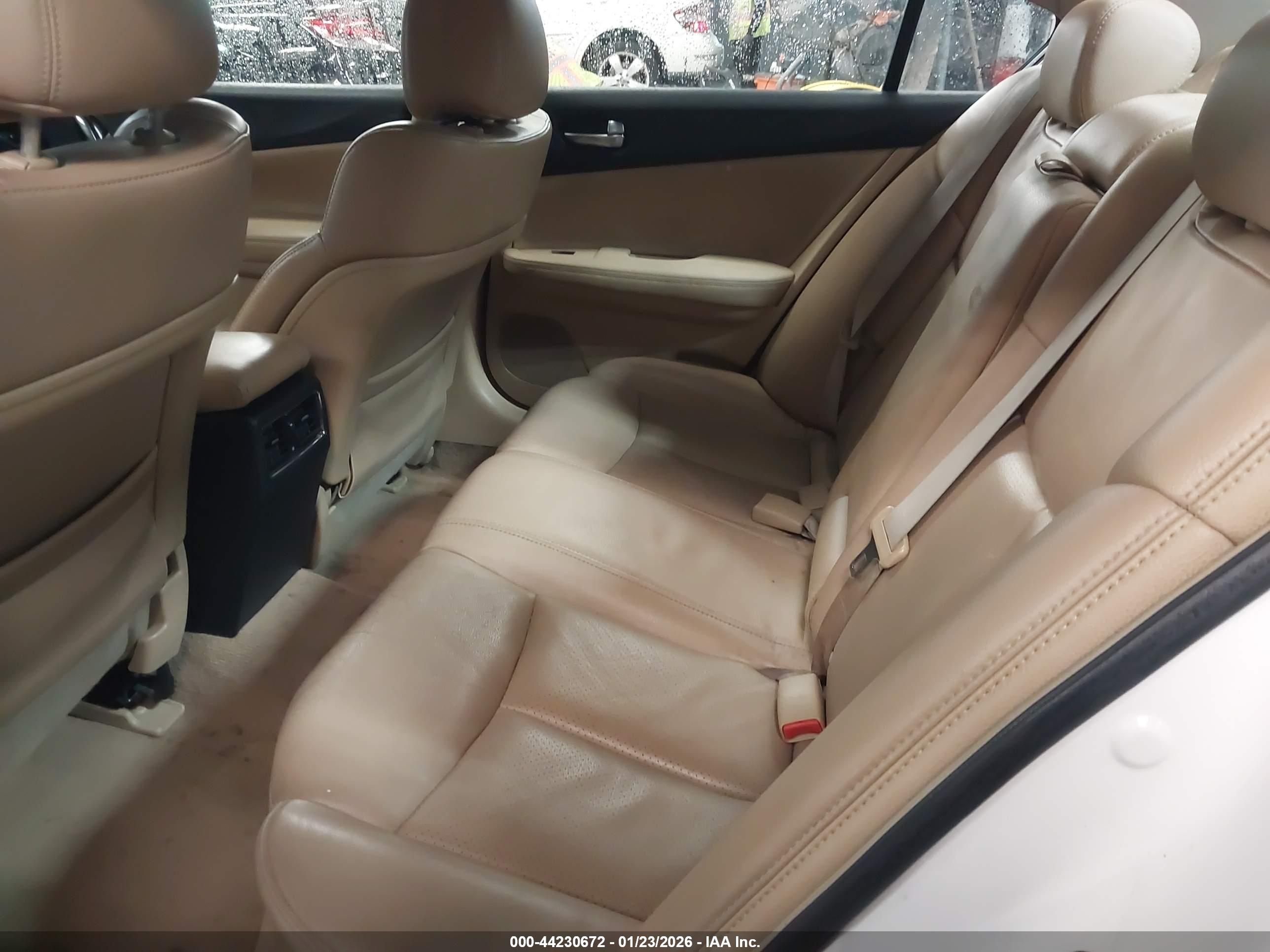 NISSAN MAXIMA image 8
