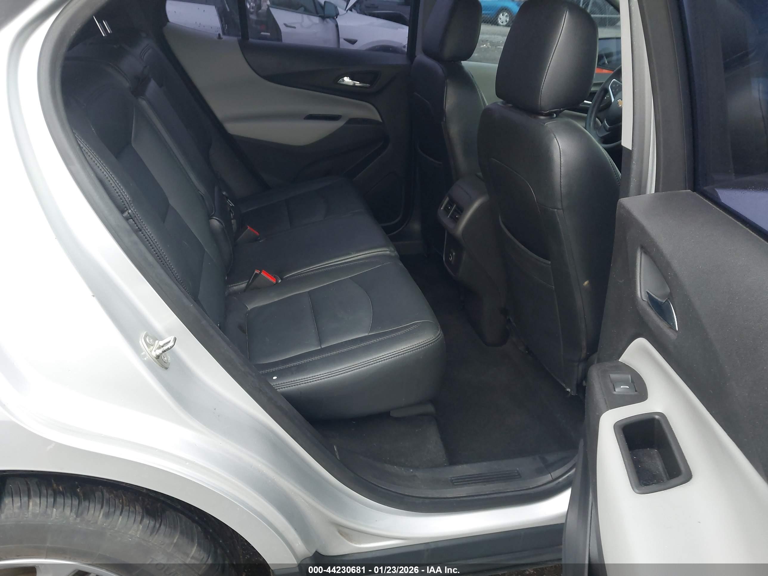 CHEVROLET EQUINOX image 8