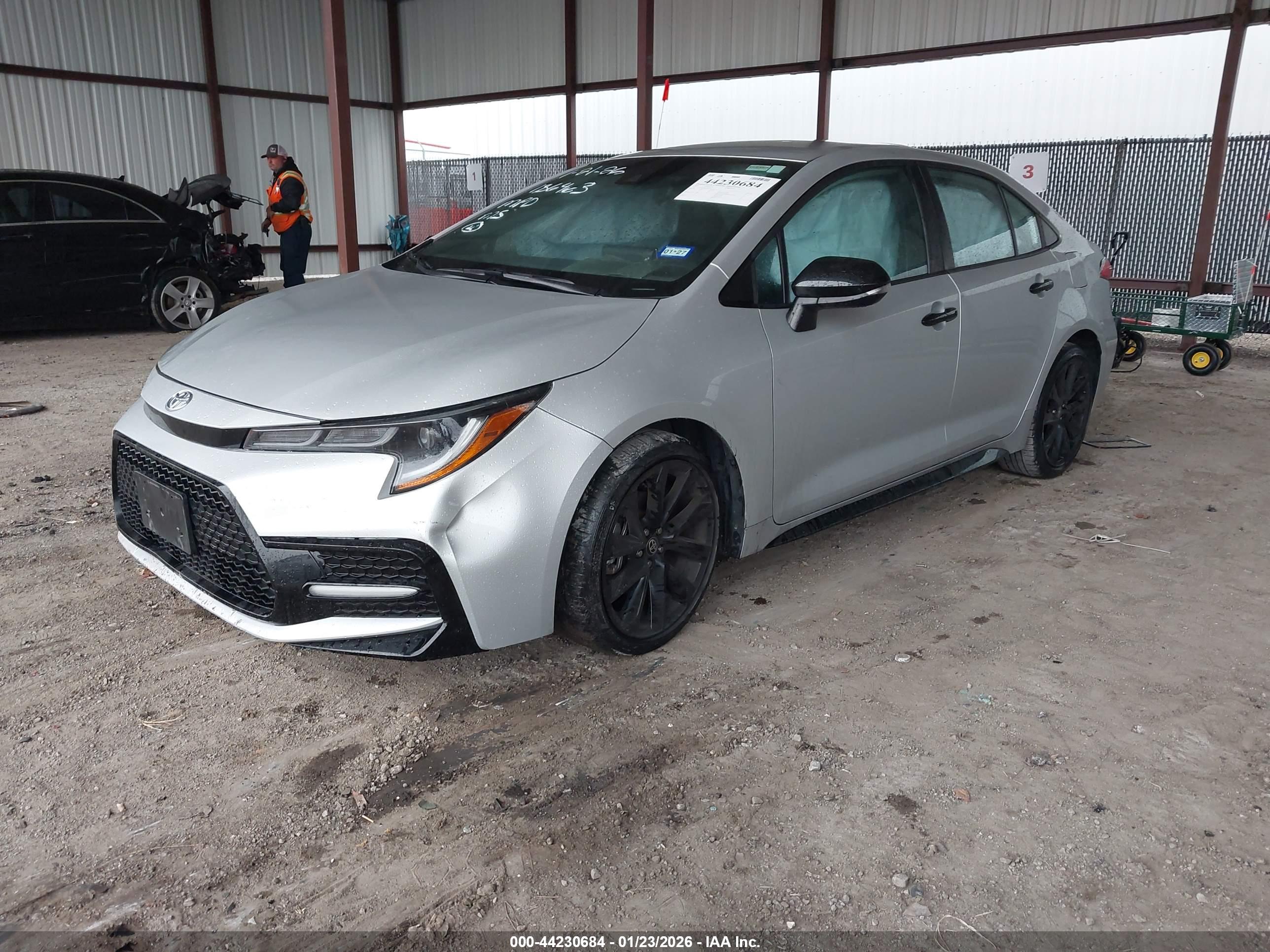 TOYOTA COROLLA image 2