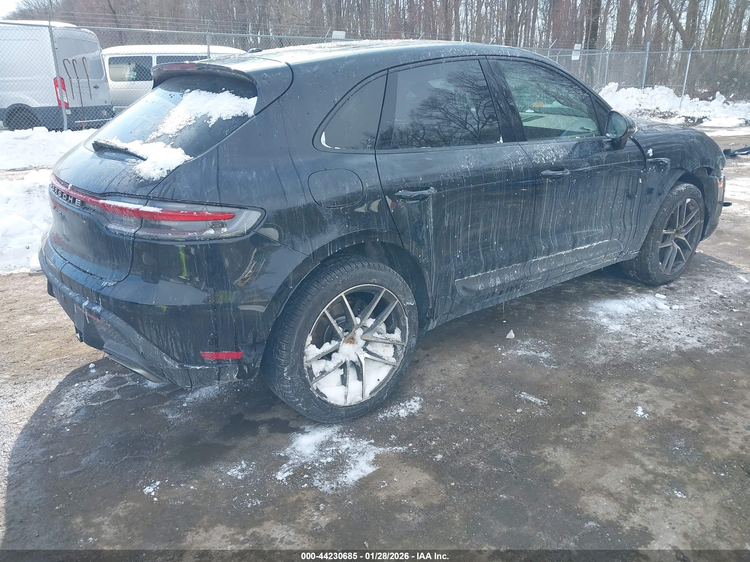 PORSCHE MACAN image 4