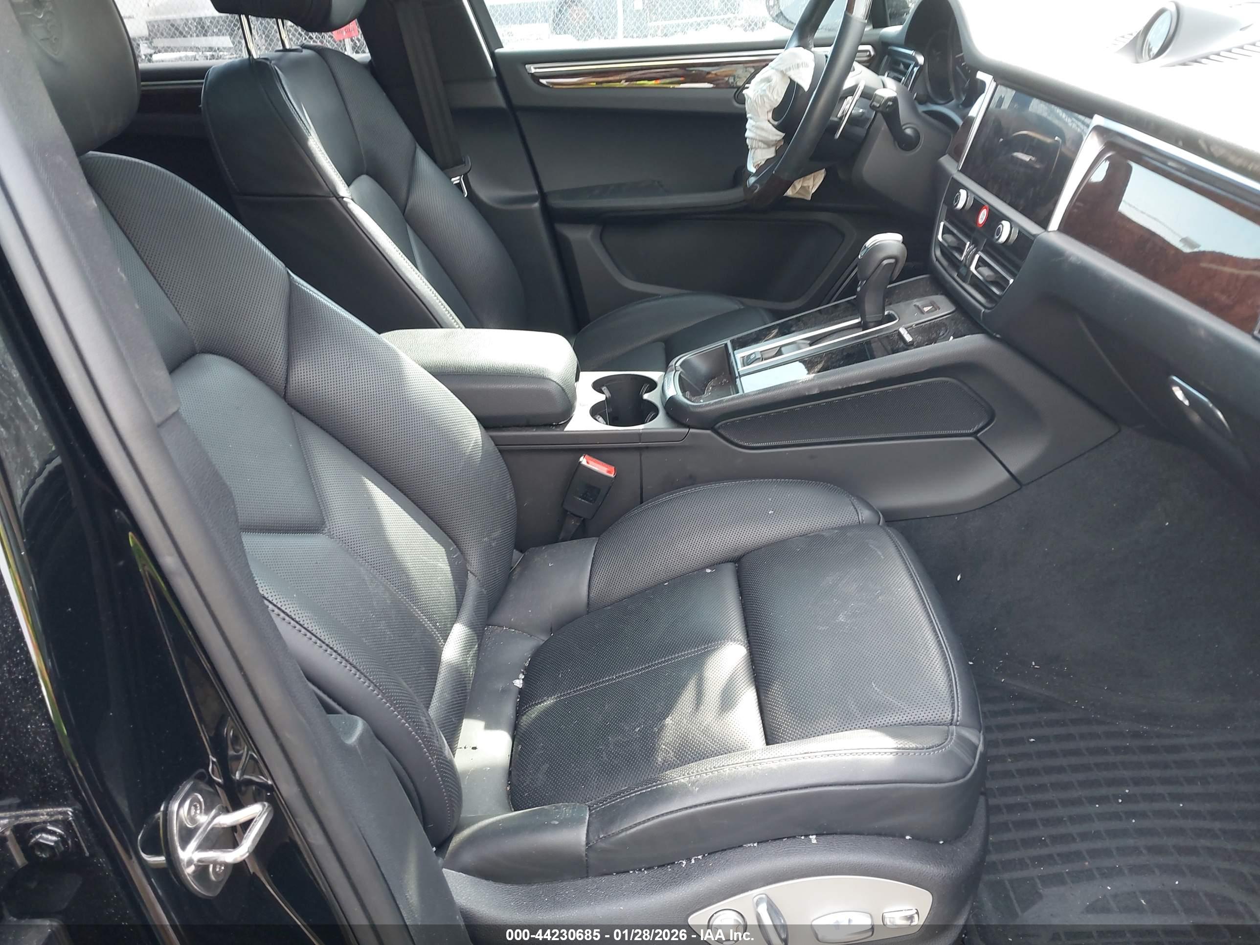PORSCHE MACAN image 5