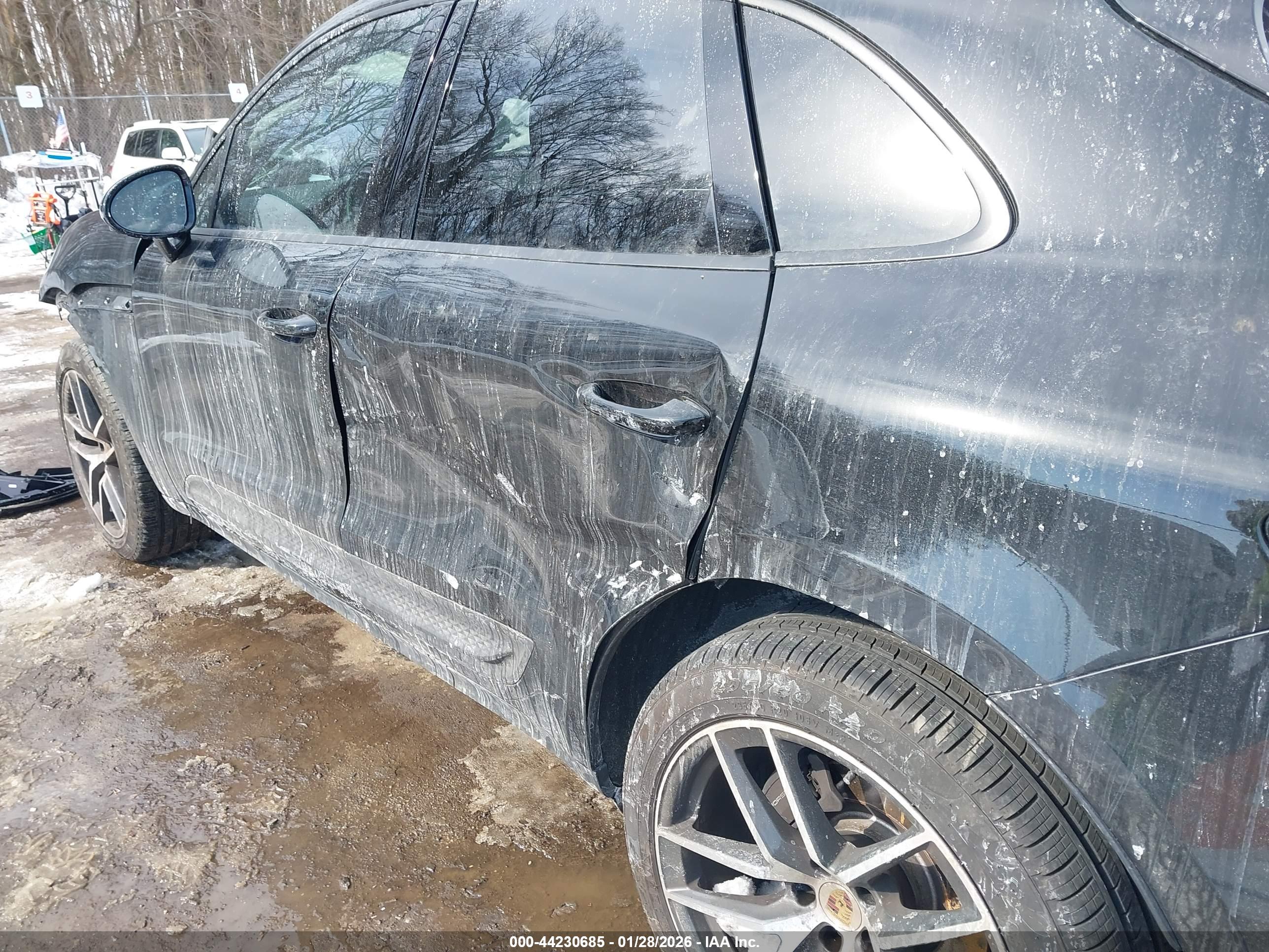 PORSCHE MACAN image 6