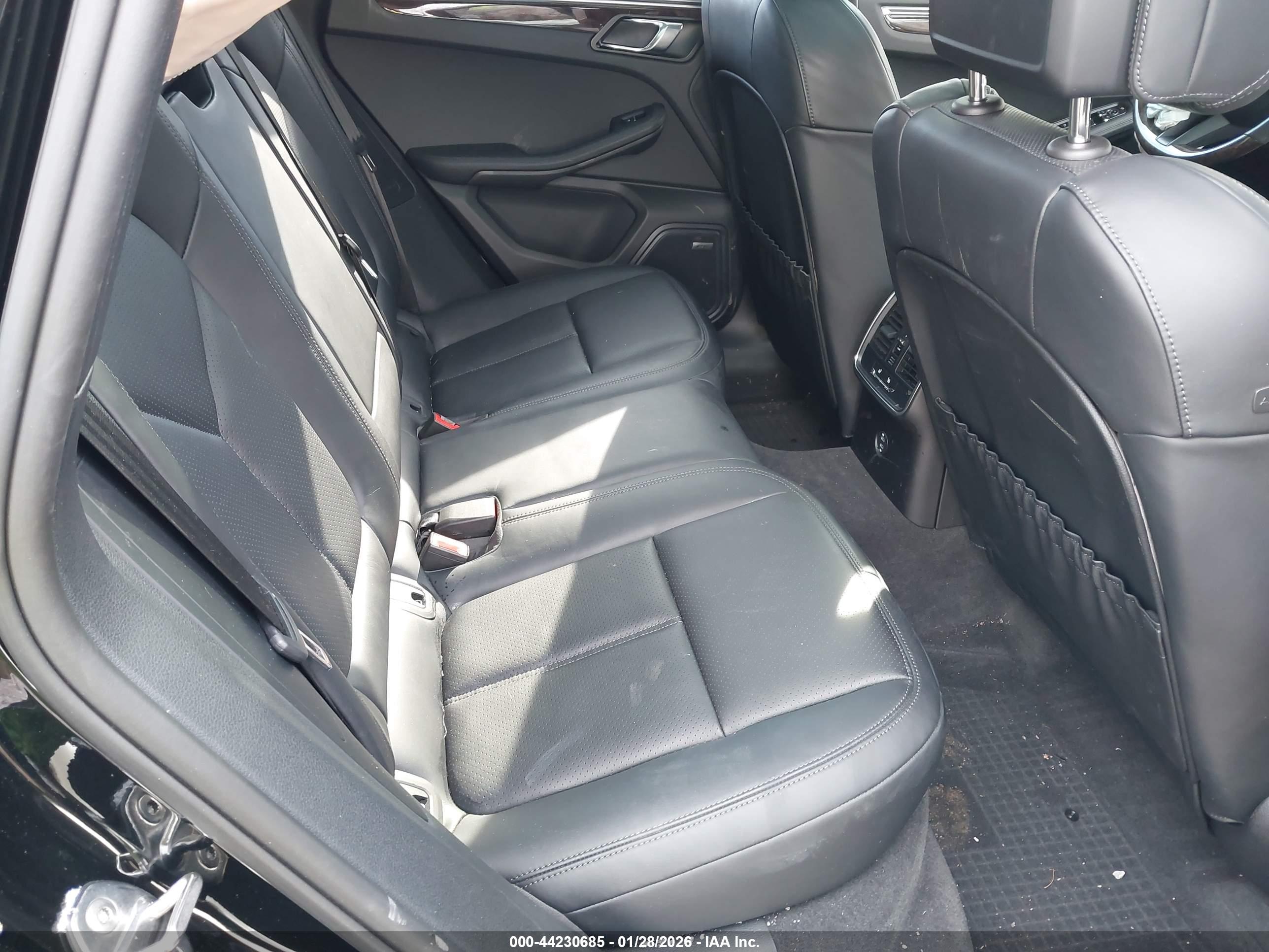 PORSCHE MACAN image 8