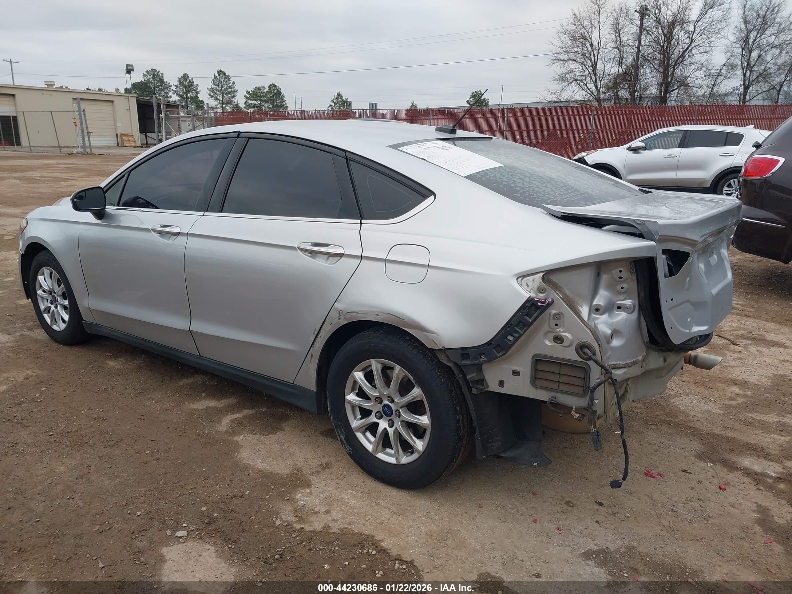 FORD FUSION image 3