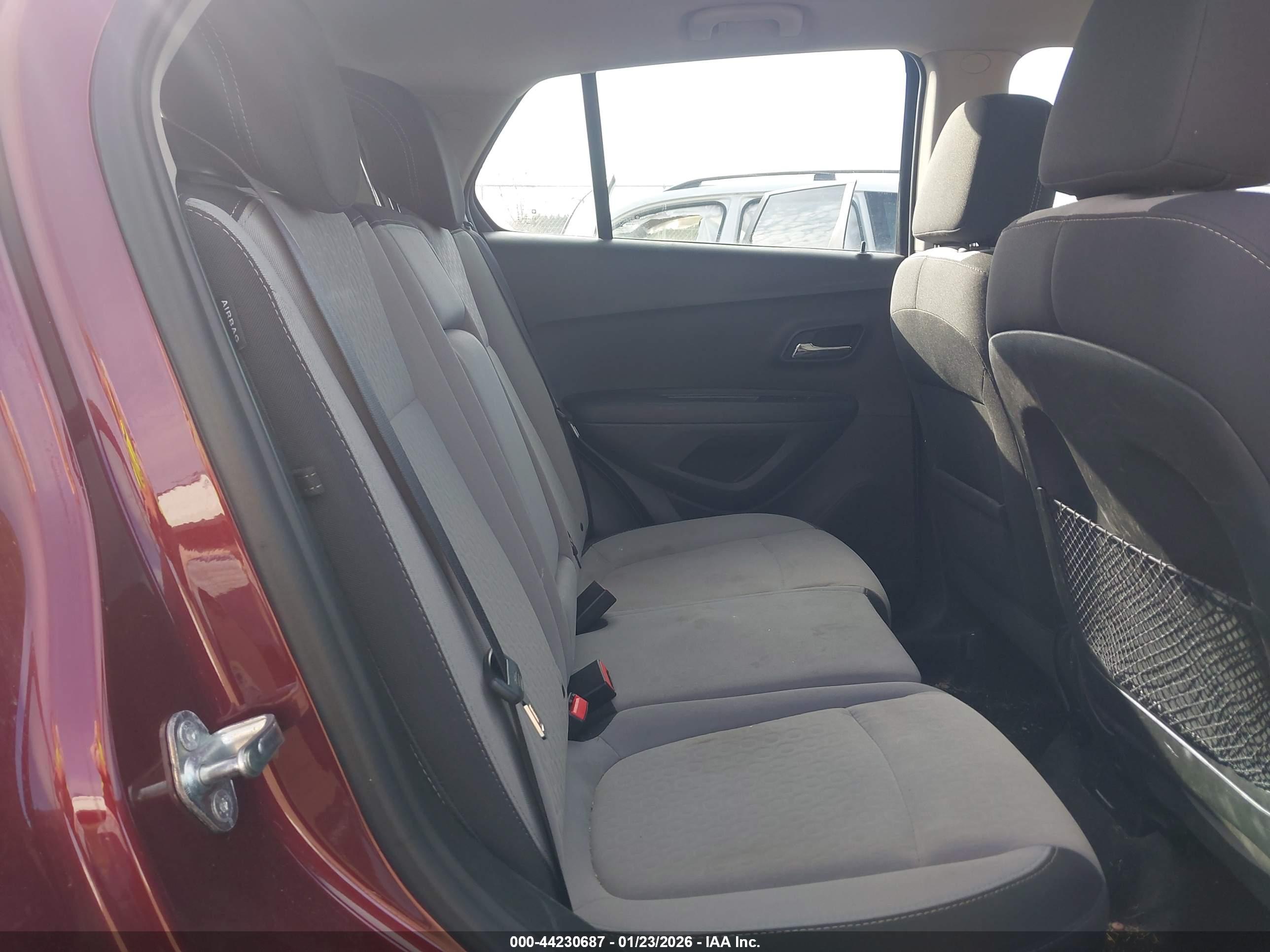 CHEVROLET TRAX image 8