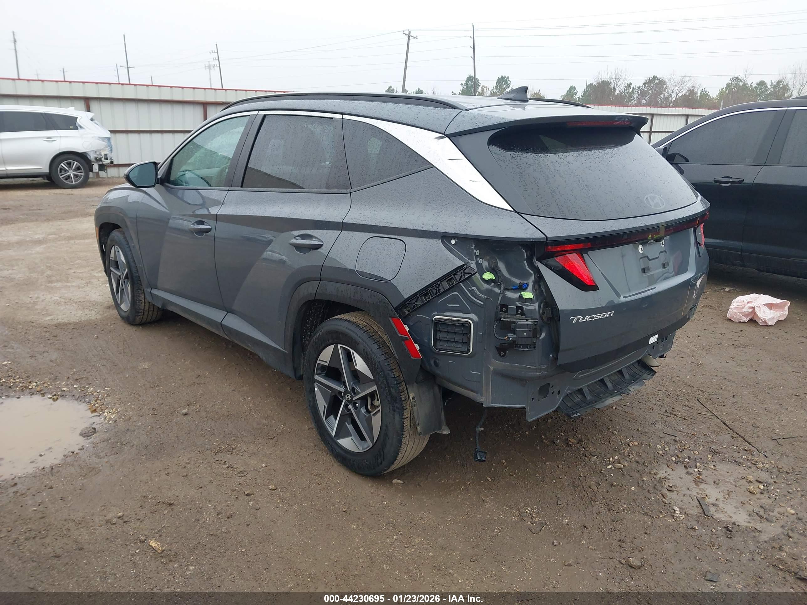 HYUNDAI TUCSON image 3