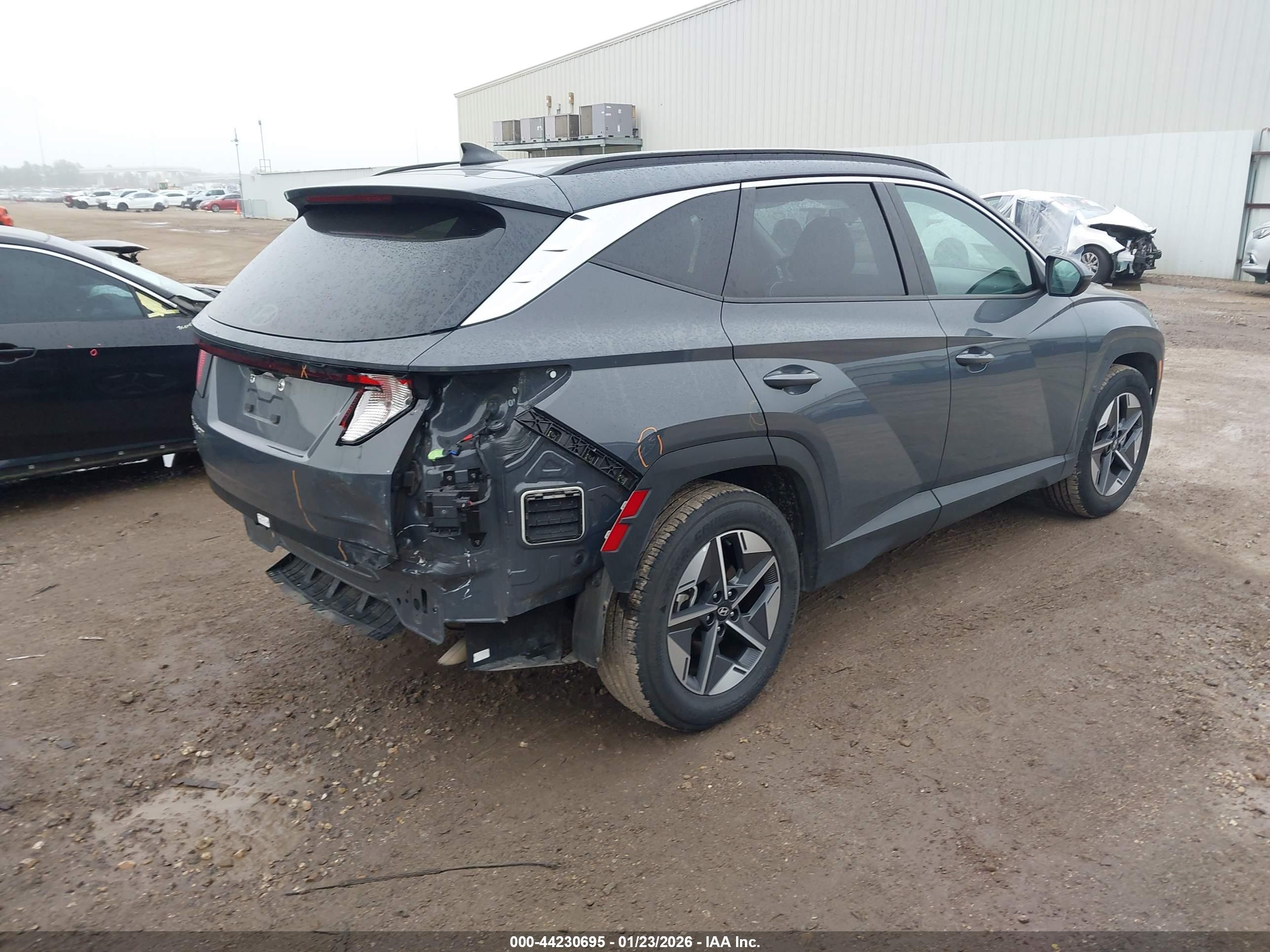 HYUNDAI TUCSON image 4