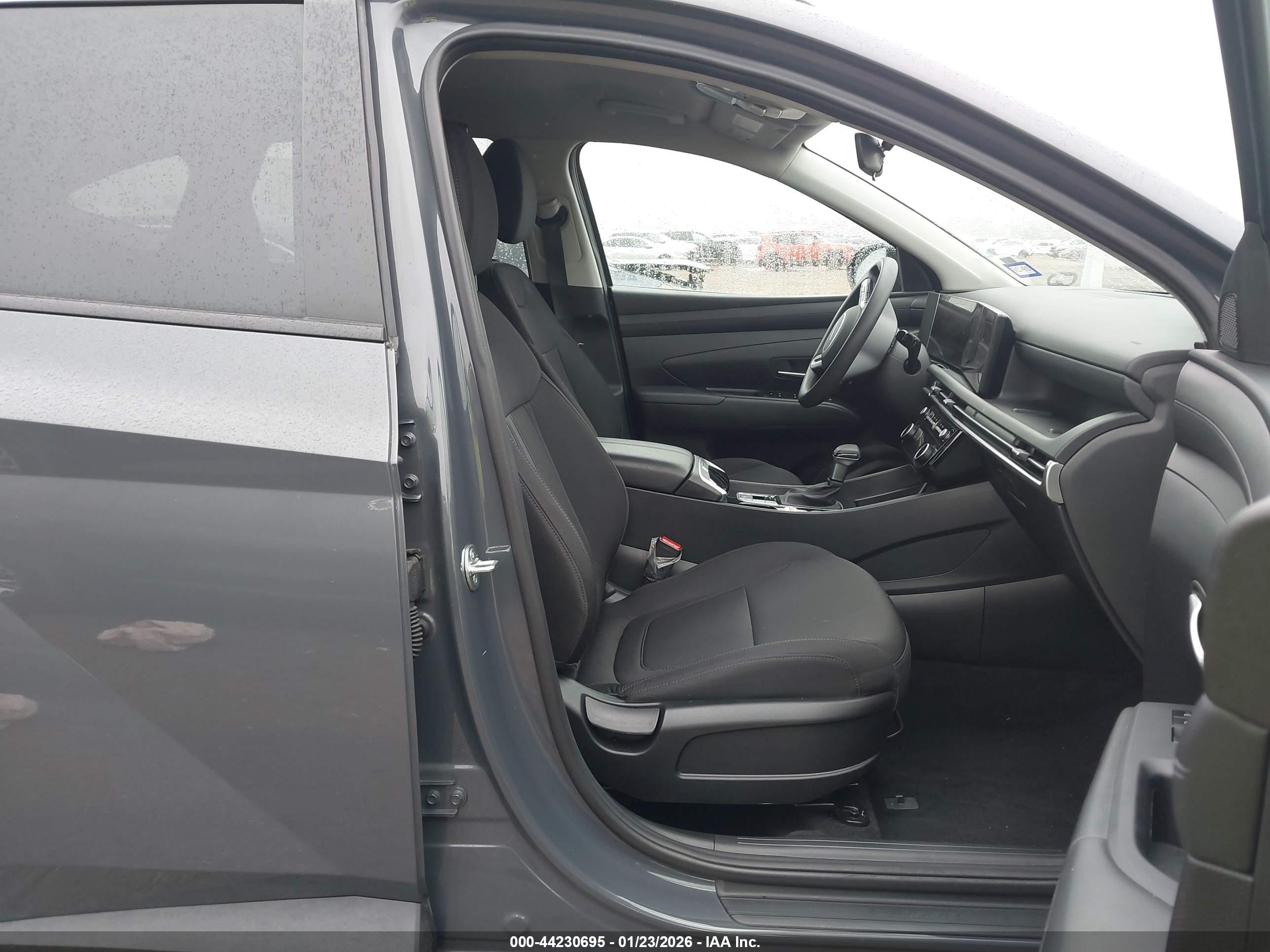 HYUNDAI TUCSON image 5