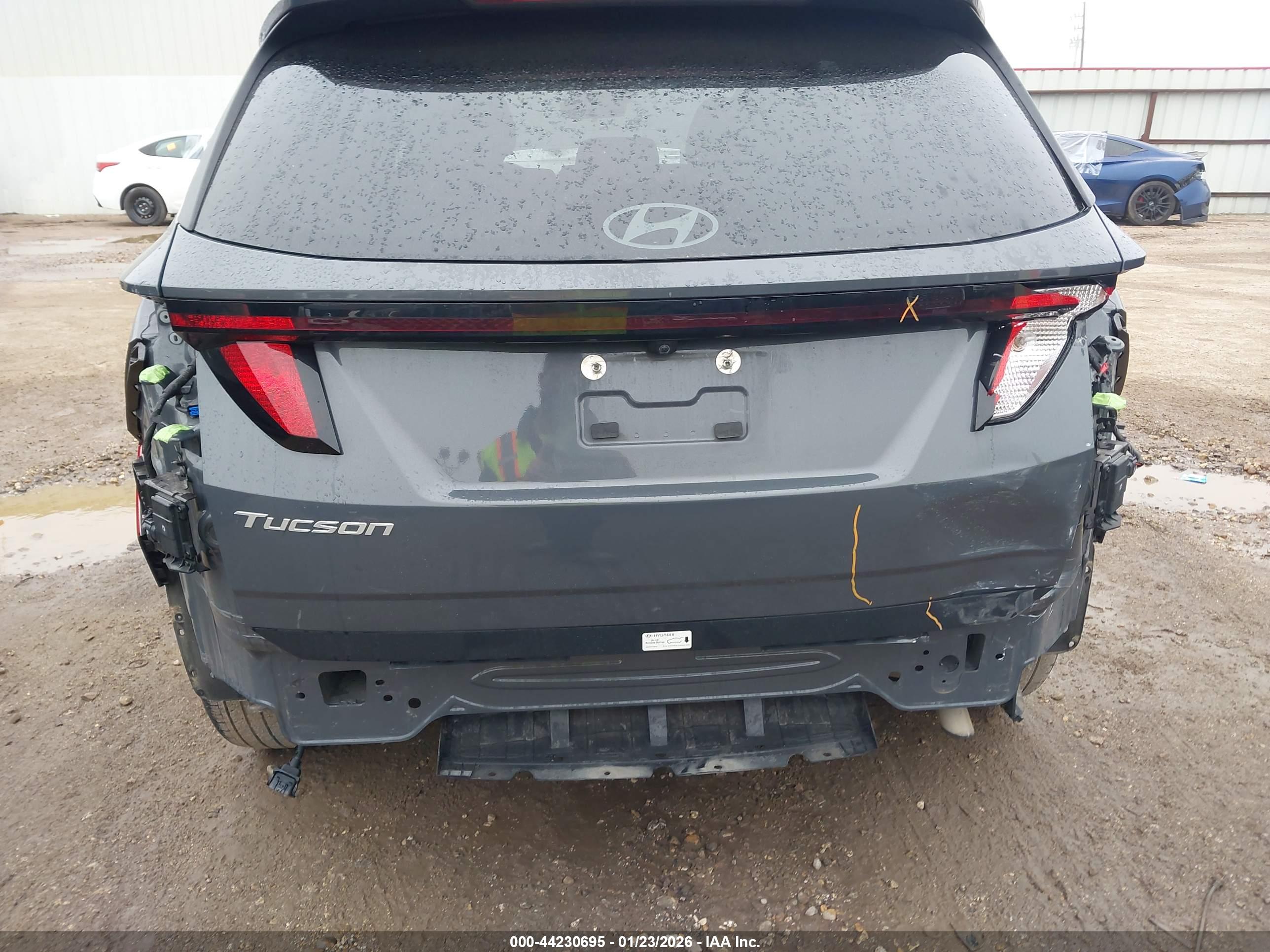HYUNDAI TUCSON image 6