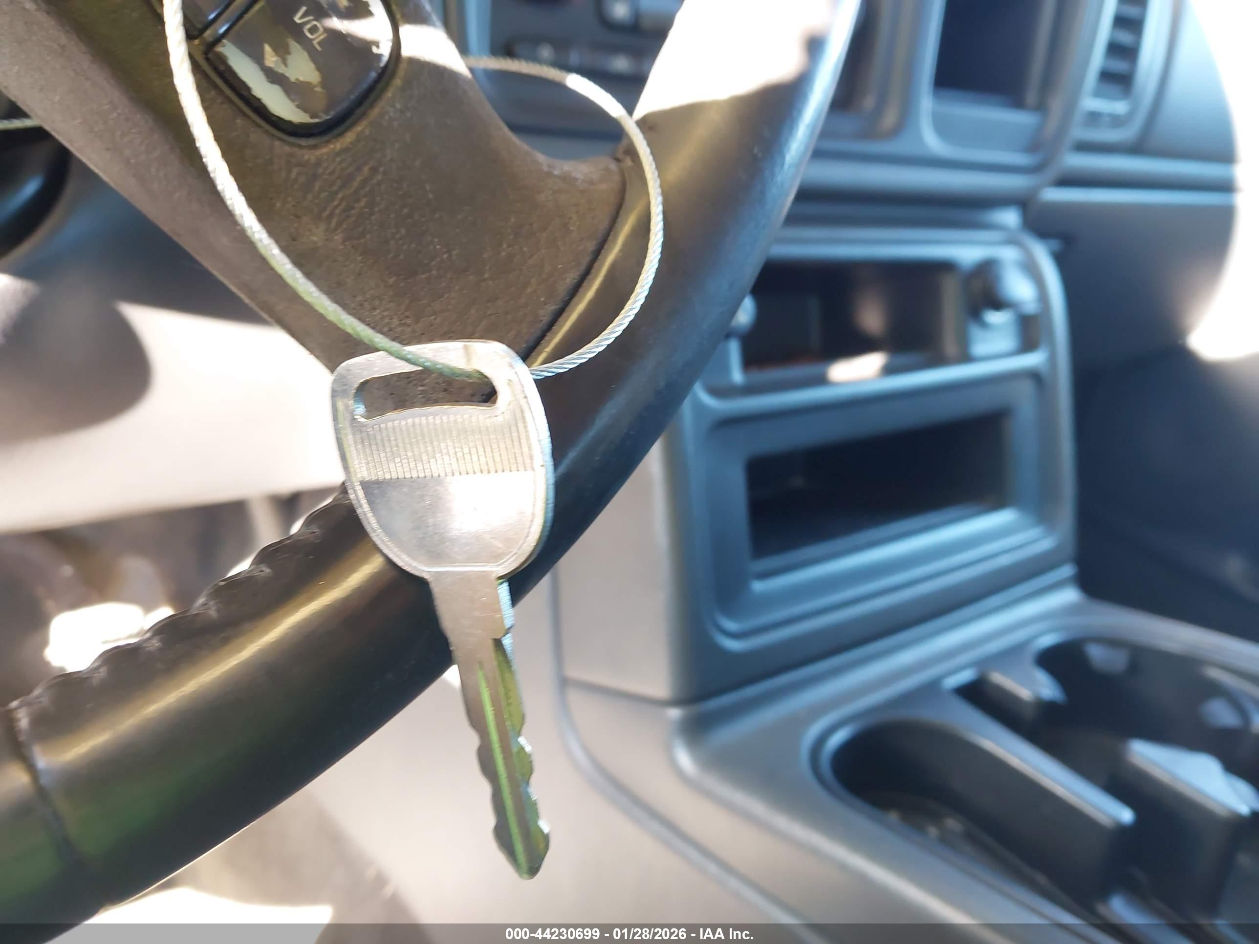 CHEVROLET SILVERADO image 11