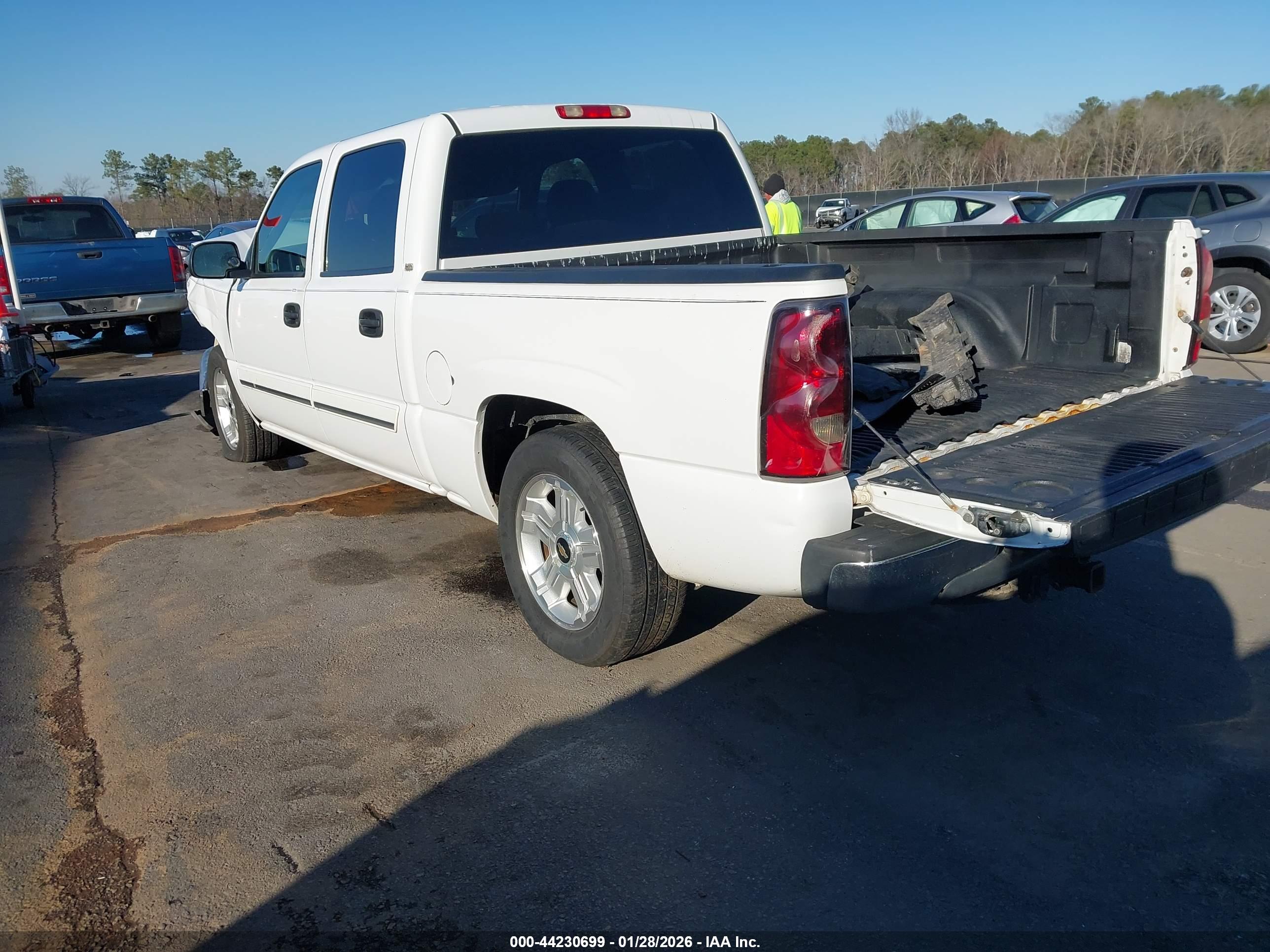 CHEVROLET SILVERADO image 3