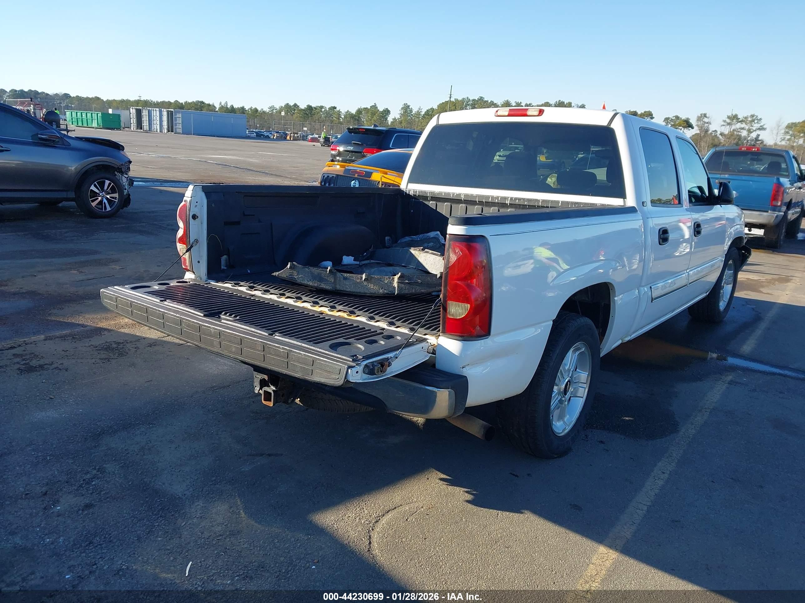 CHEVROLET SILVERADO image 4