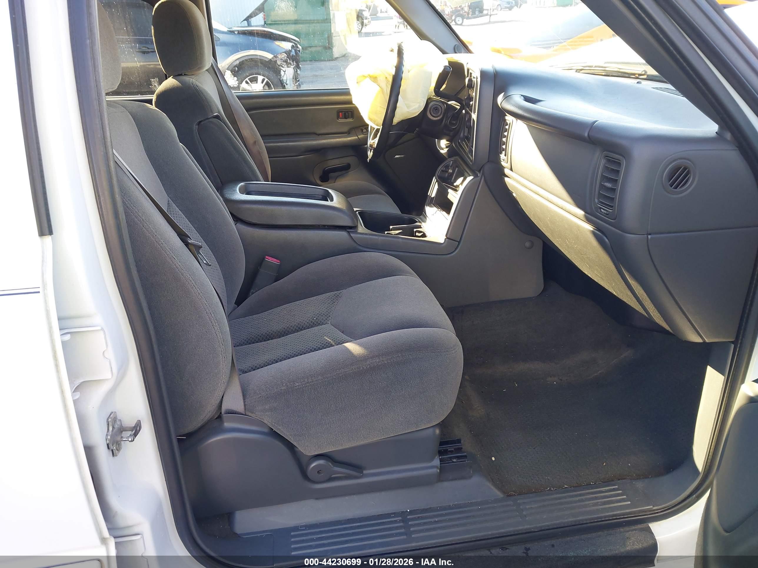 CHEVROLET SILVERADO image 5