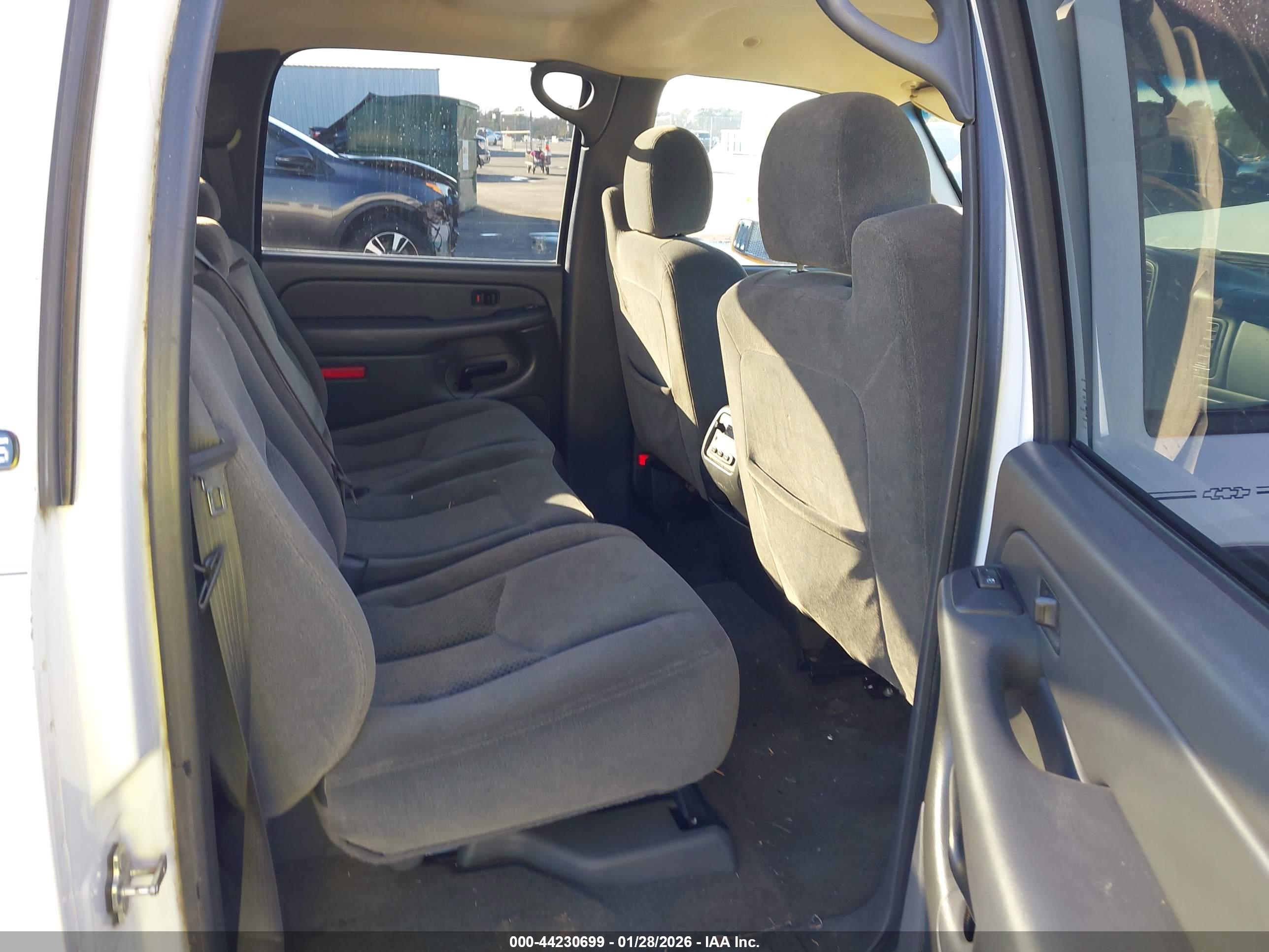 CHEVROLET SILVERADO image 8
