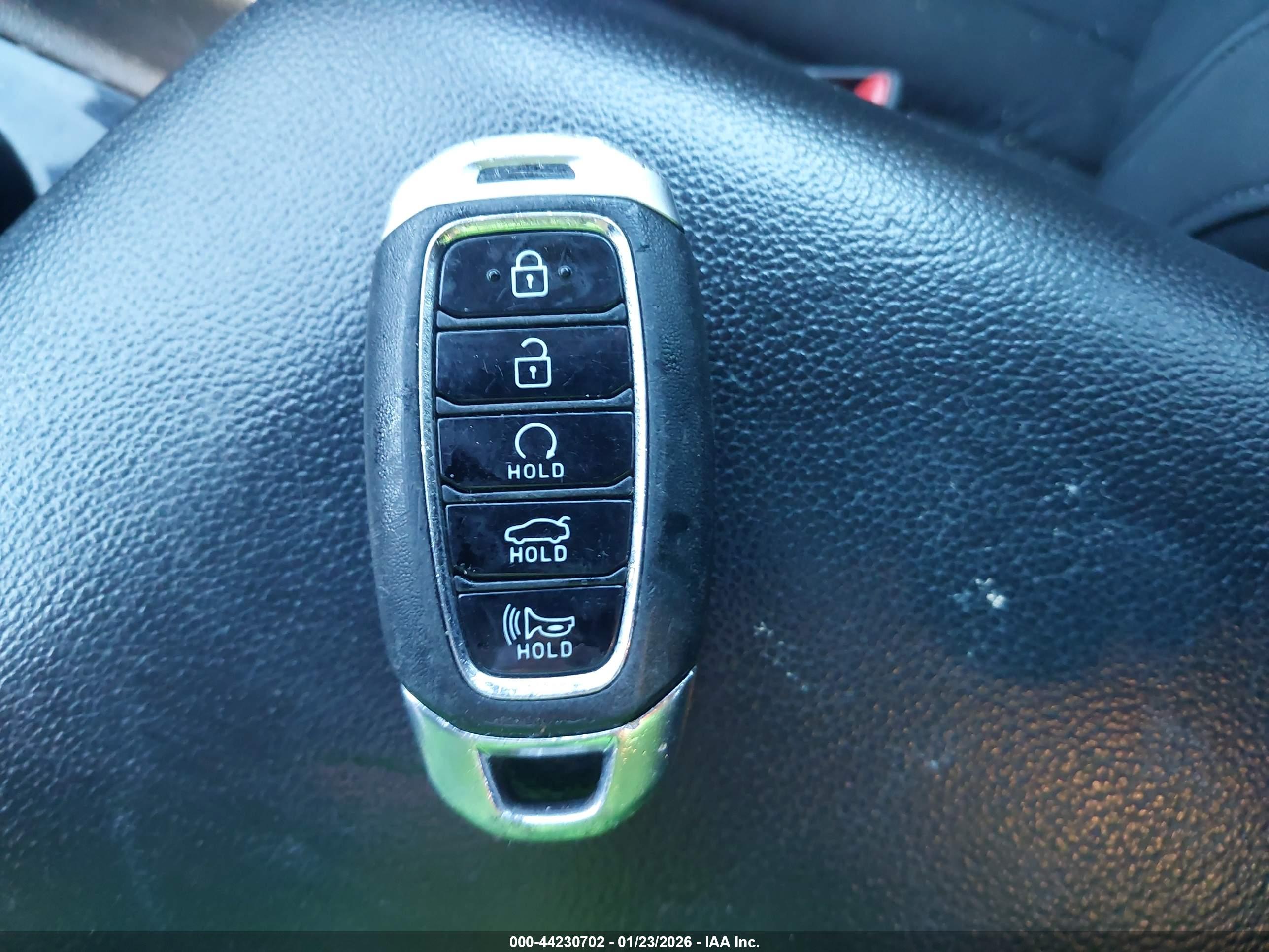 HYUNDAI ELANTRA image 11