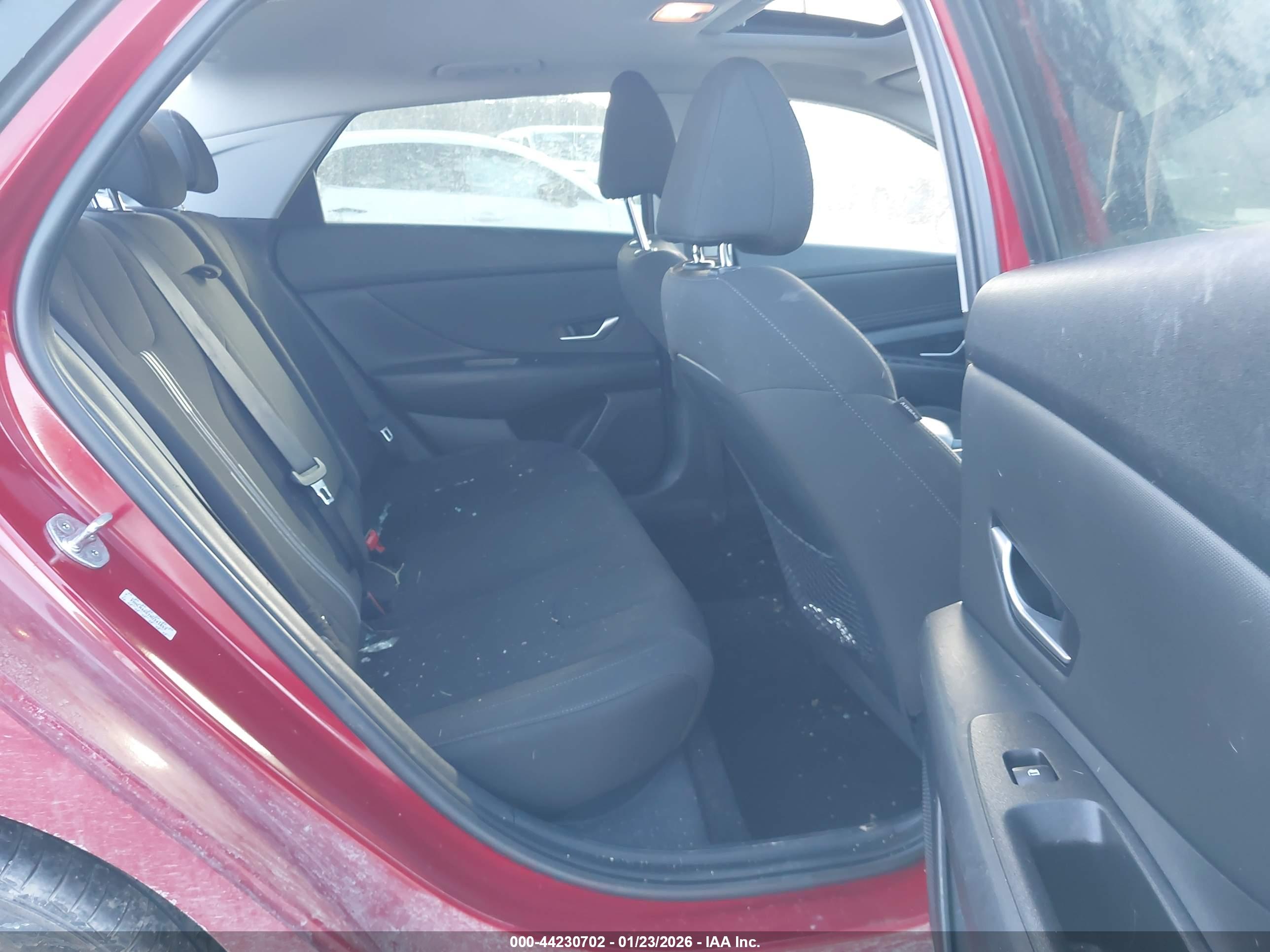 HYUNDAI ELANTRA image 8