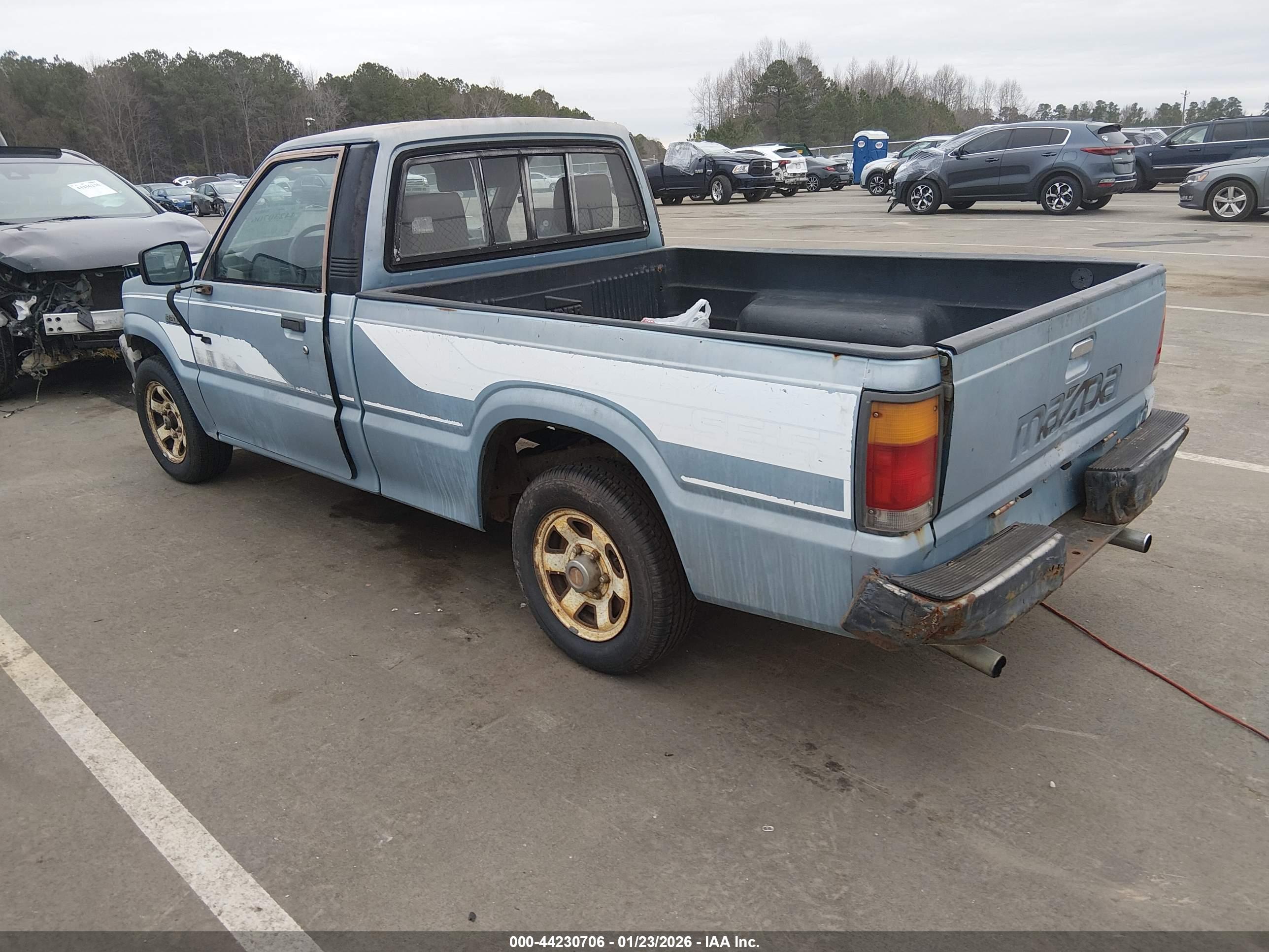 MAZDA B2000 image 3