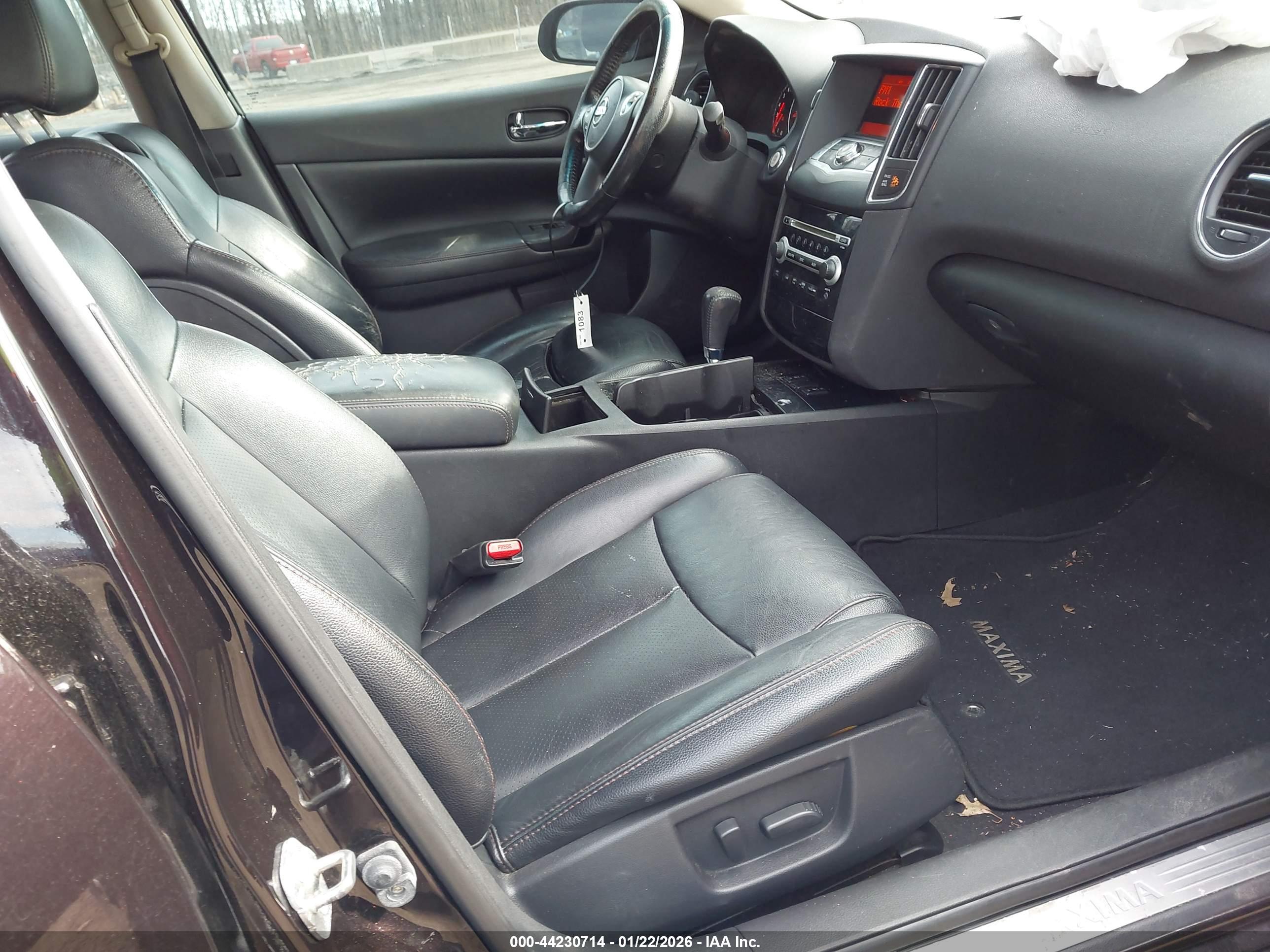NISSAN MAXIMA image 5
