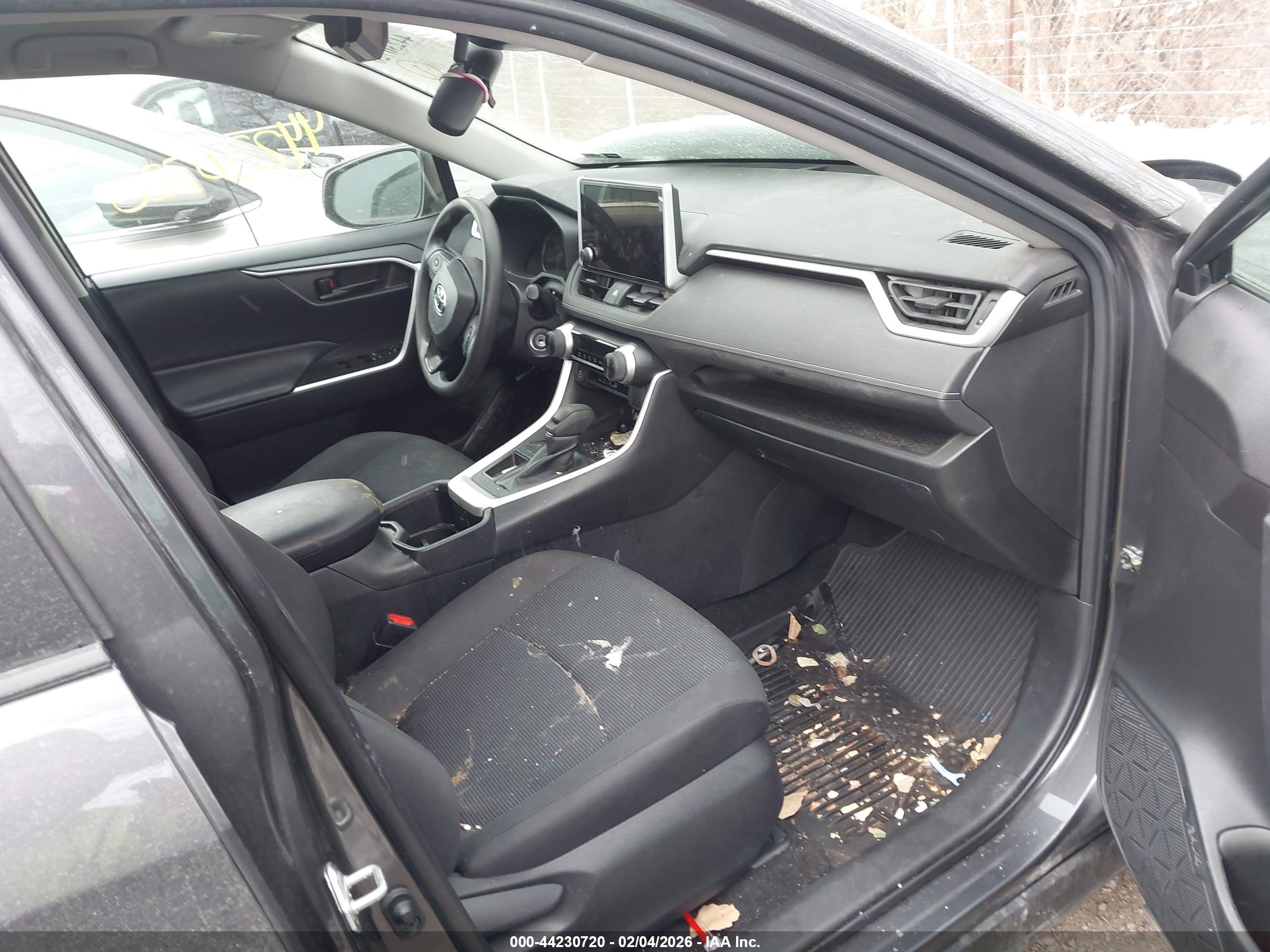 TOYOTA RAV4 image 5