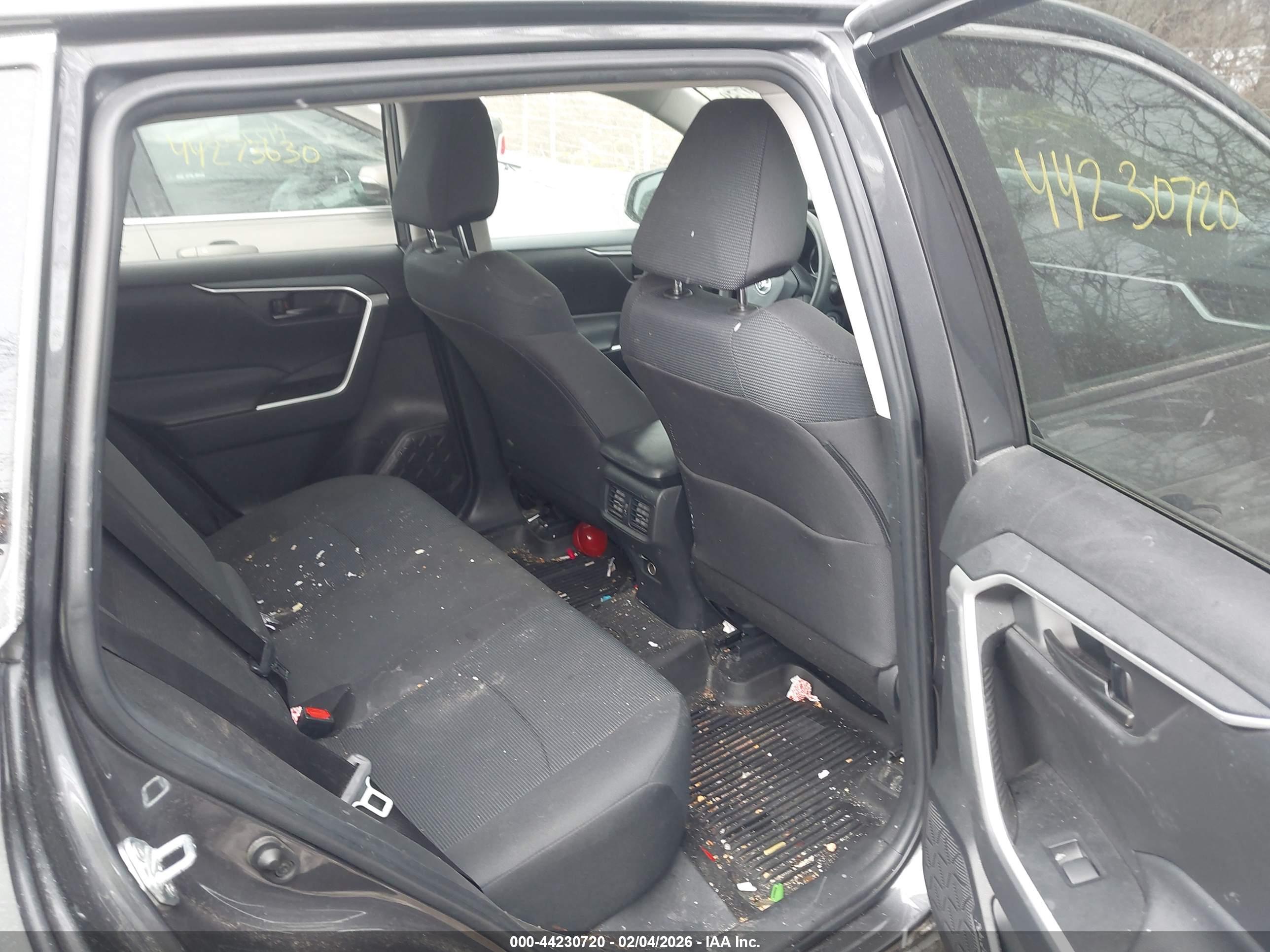 TOYOTA RAV4 image 8