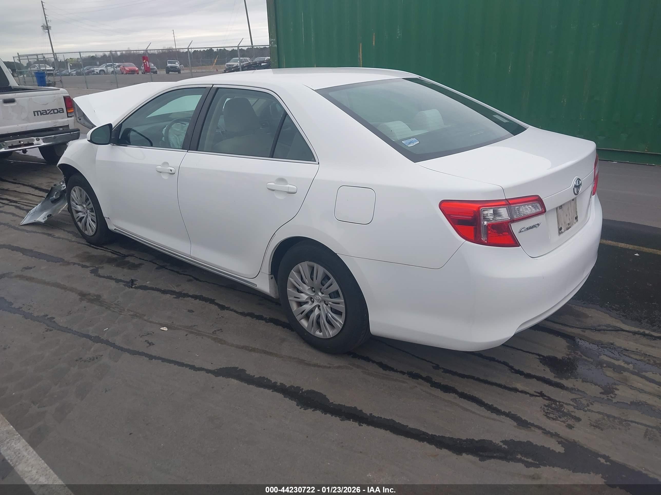 TOYOTA CAMRY image 3