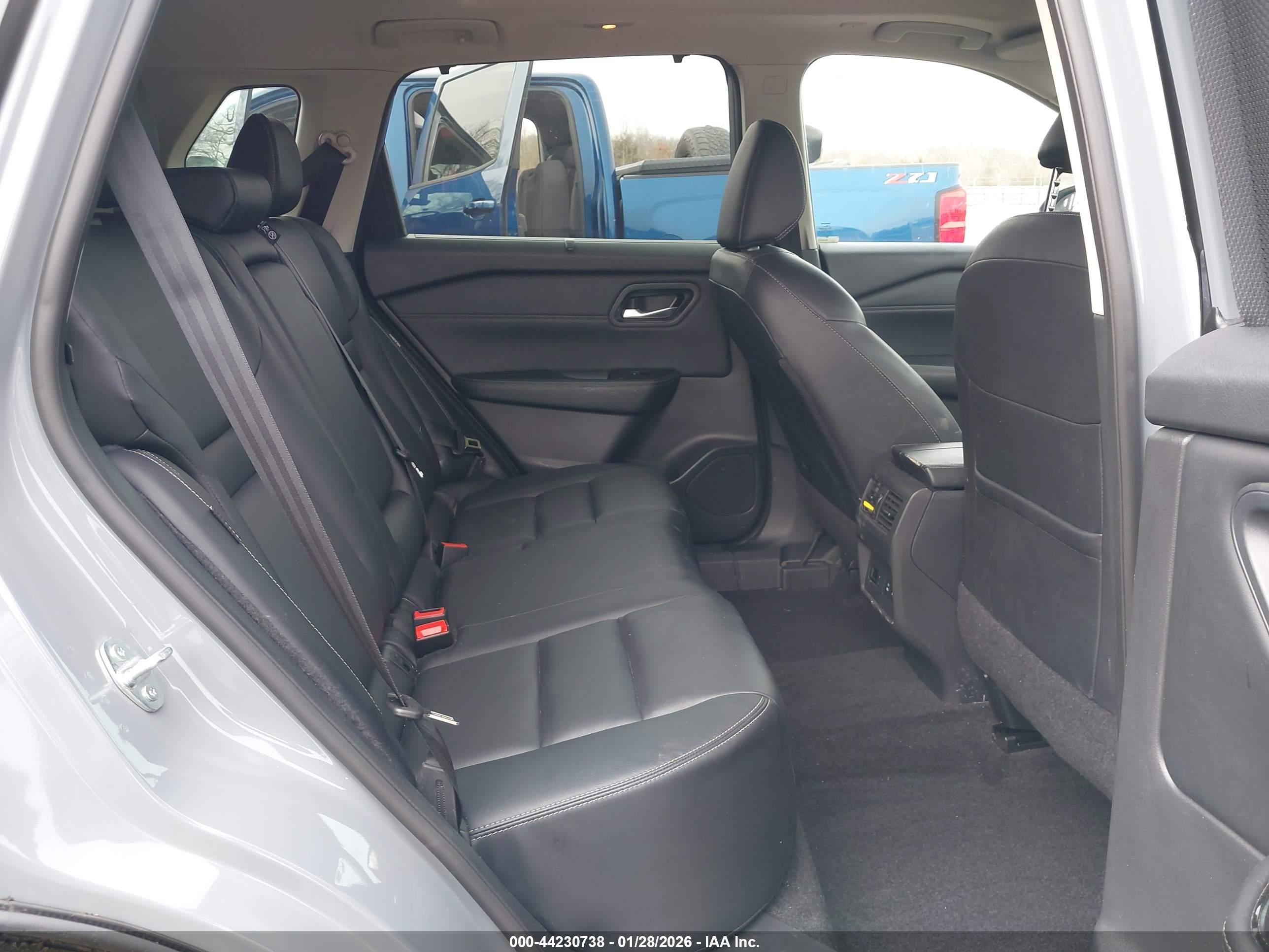 NISSAN ROGUE image 8