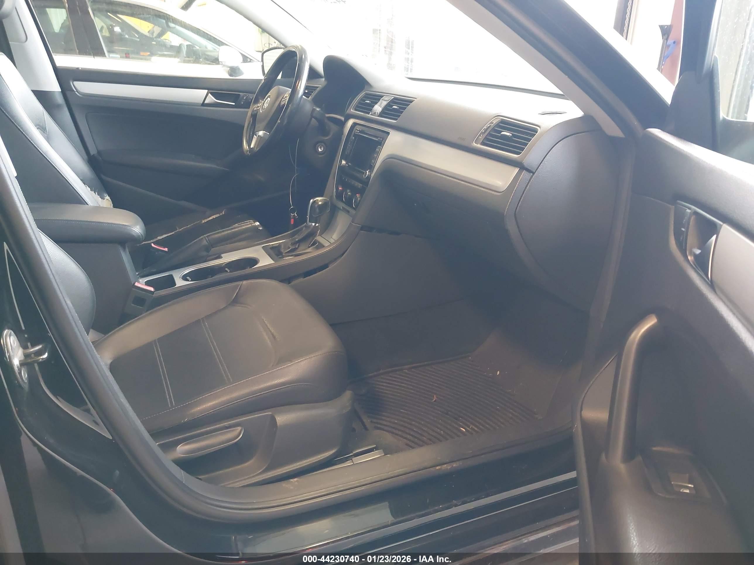 VOLKSWAGEN PASSAT image 5