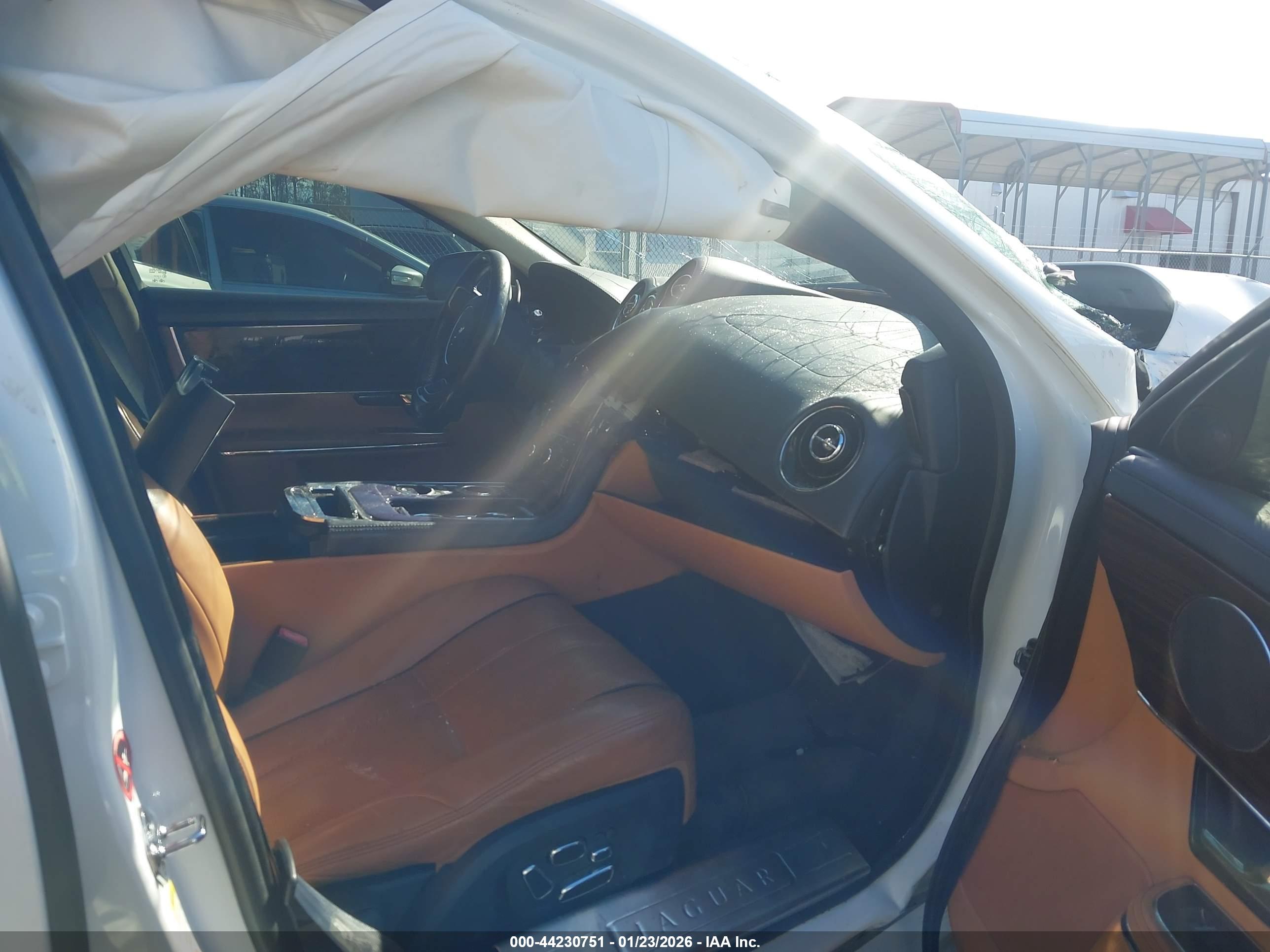 JAGUAR XJ image 5