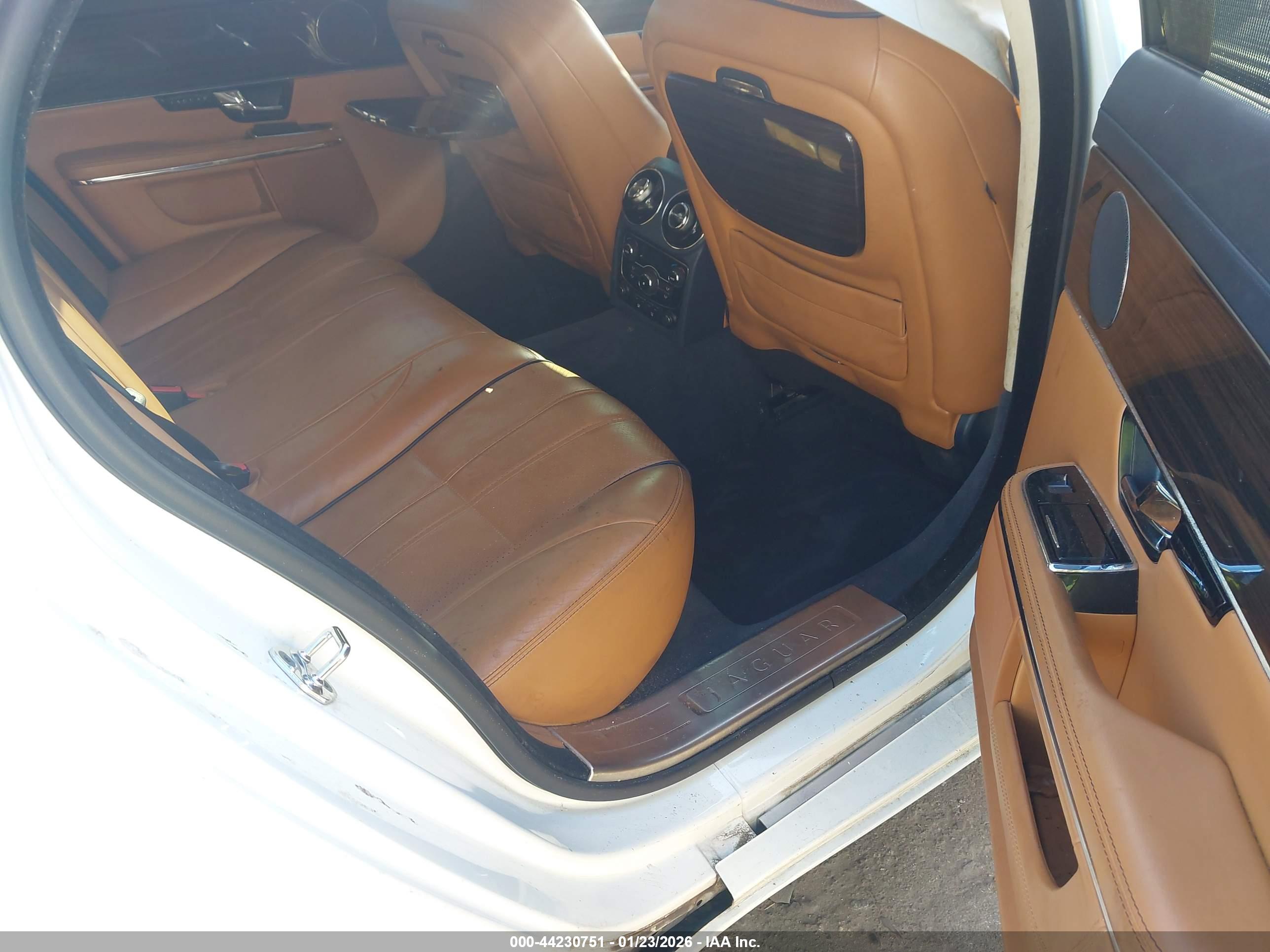 JAGUAR XJ image 8