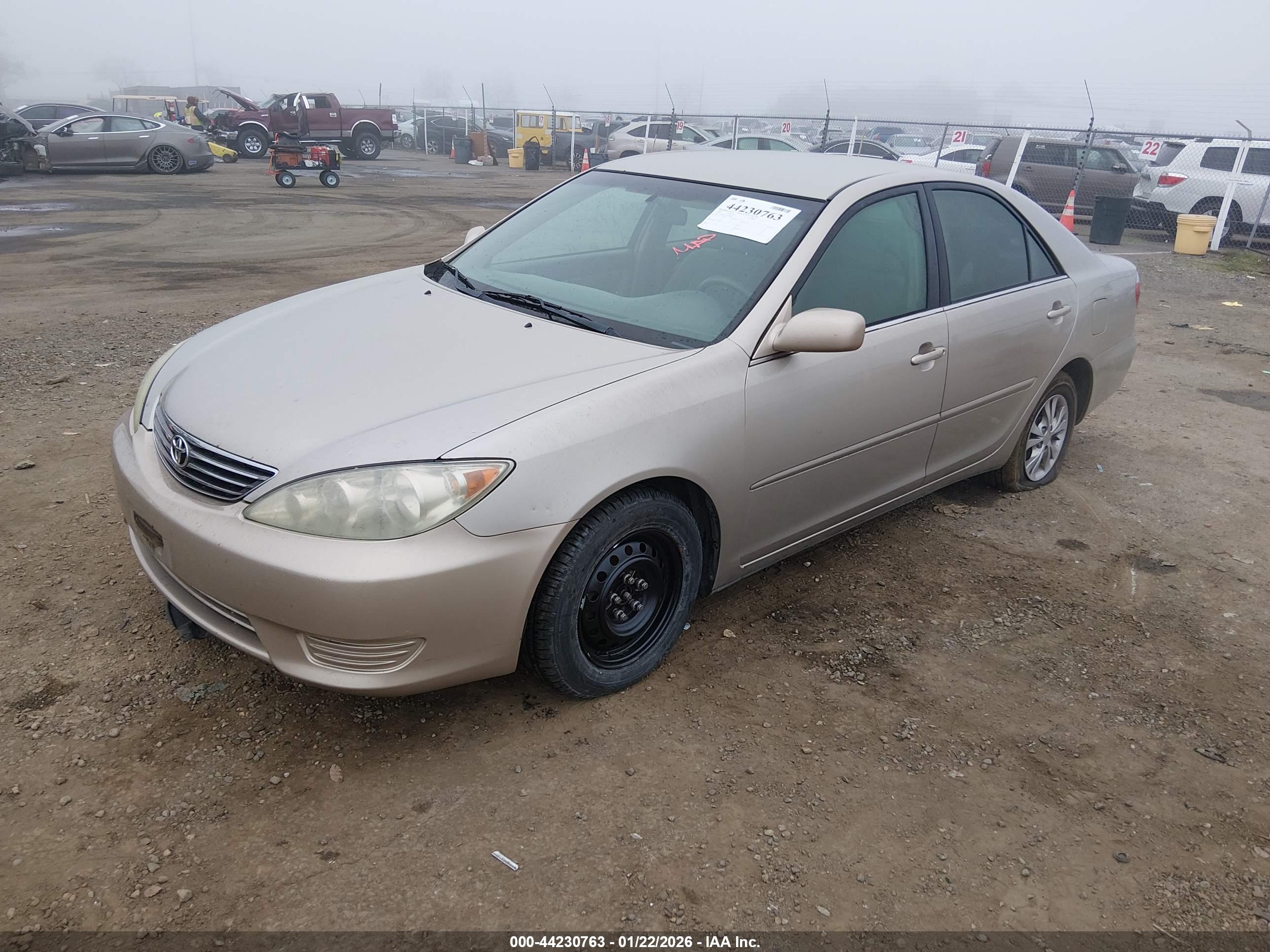 TOYOTA CAMRY image 2