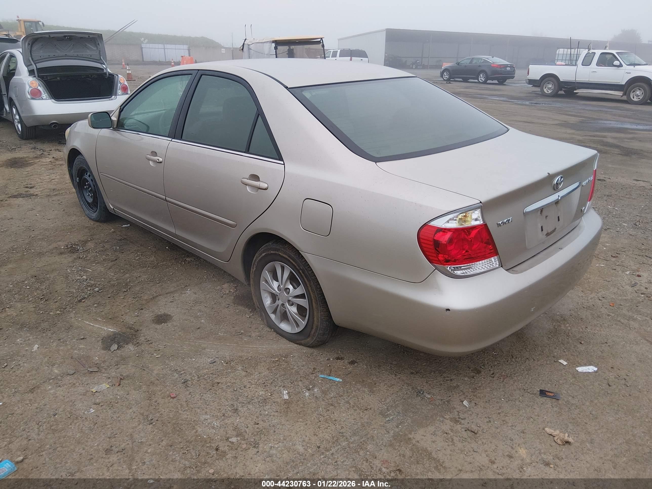 TOYOTA CAMRY image 3