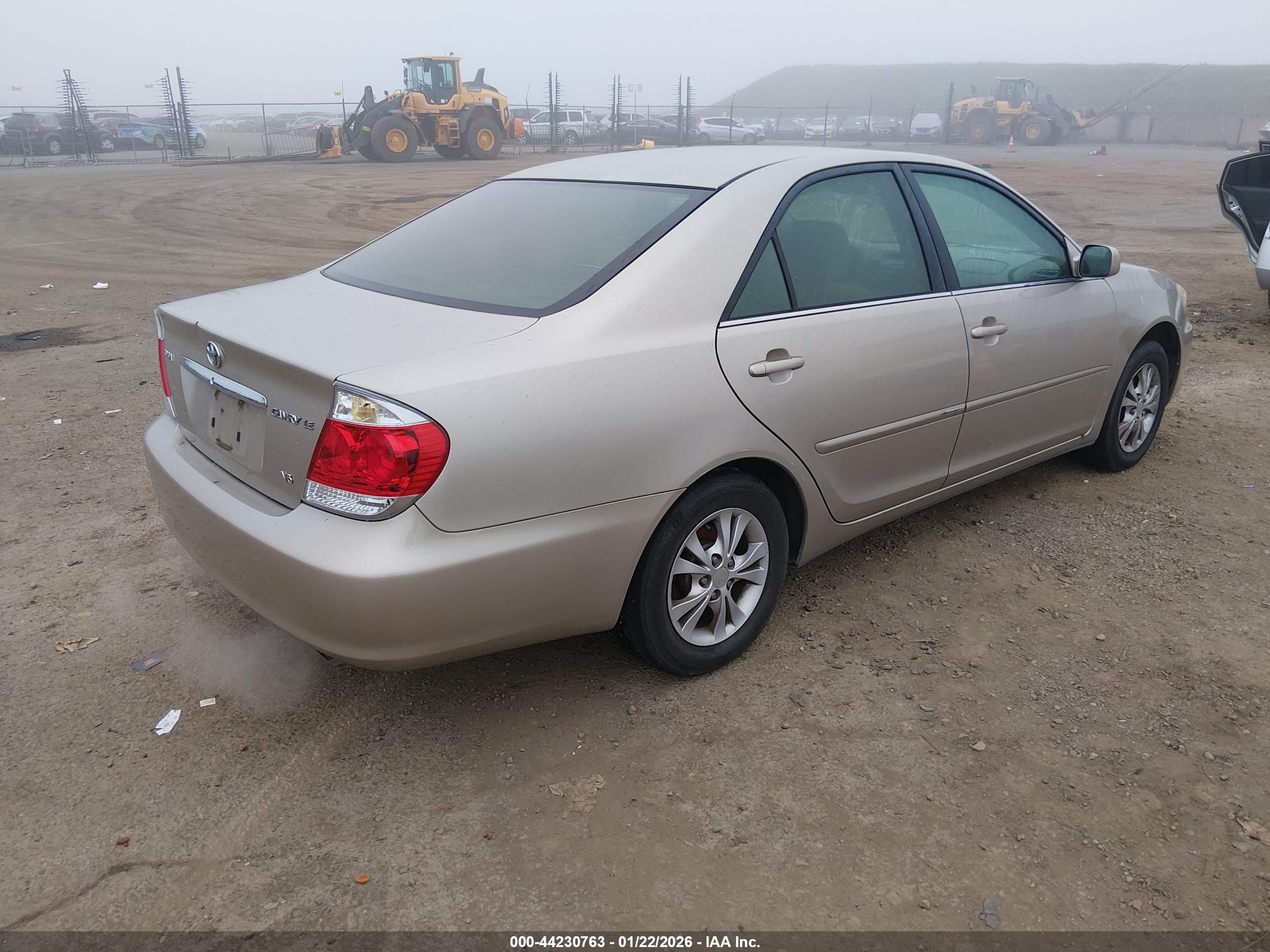 TOYOTA CAMRY image 4