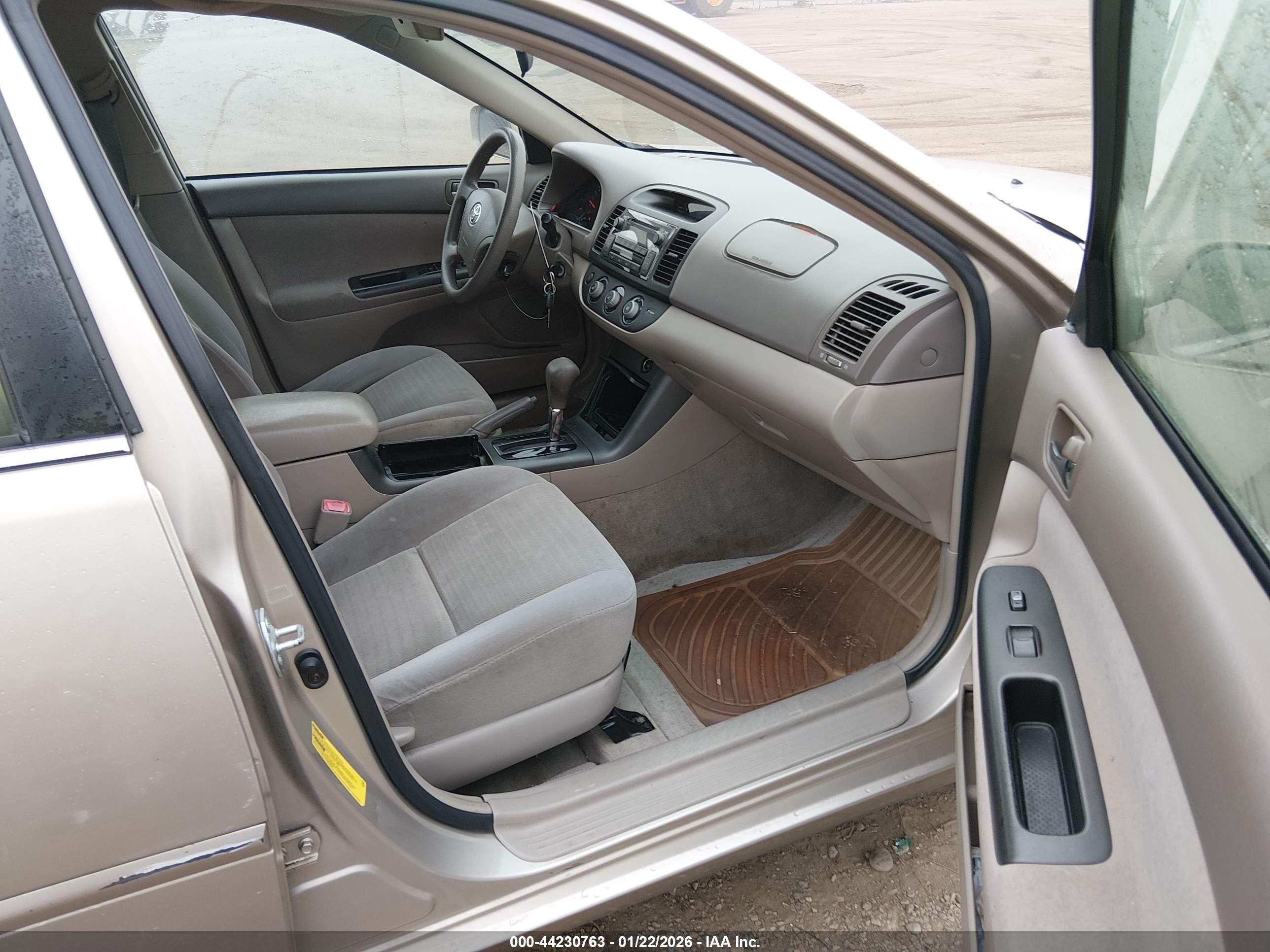 TOYOTA CAMRY image 5