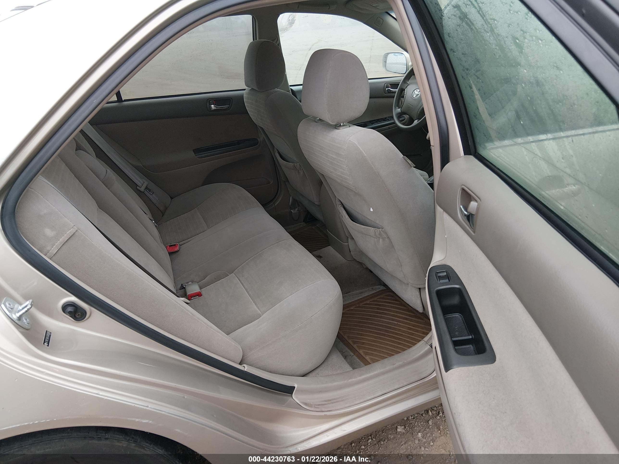 TOYOTA CAMRY image 8