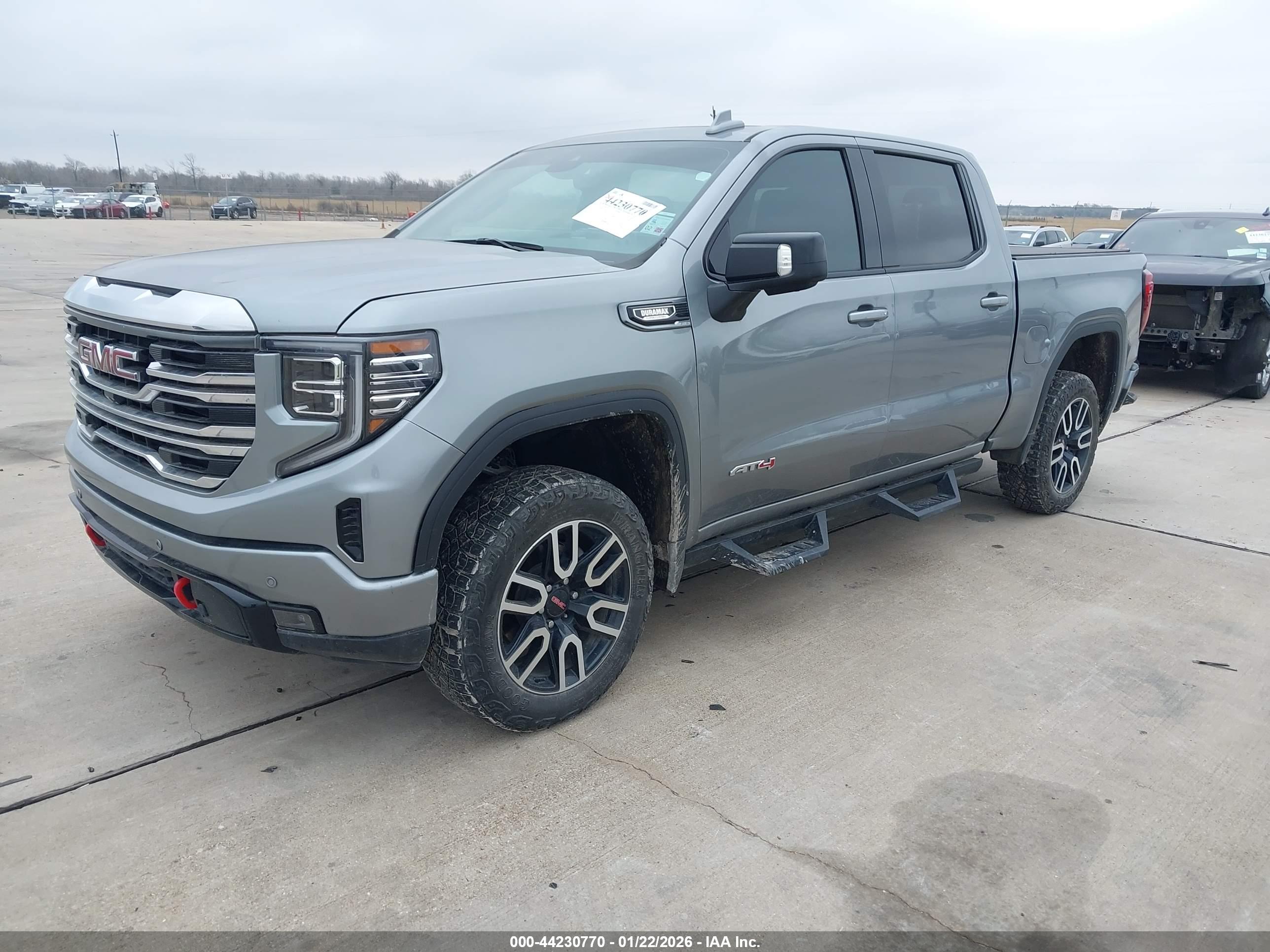 GMC SIERRA image 2