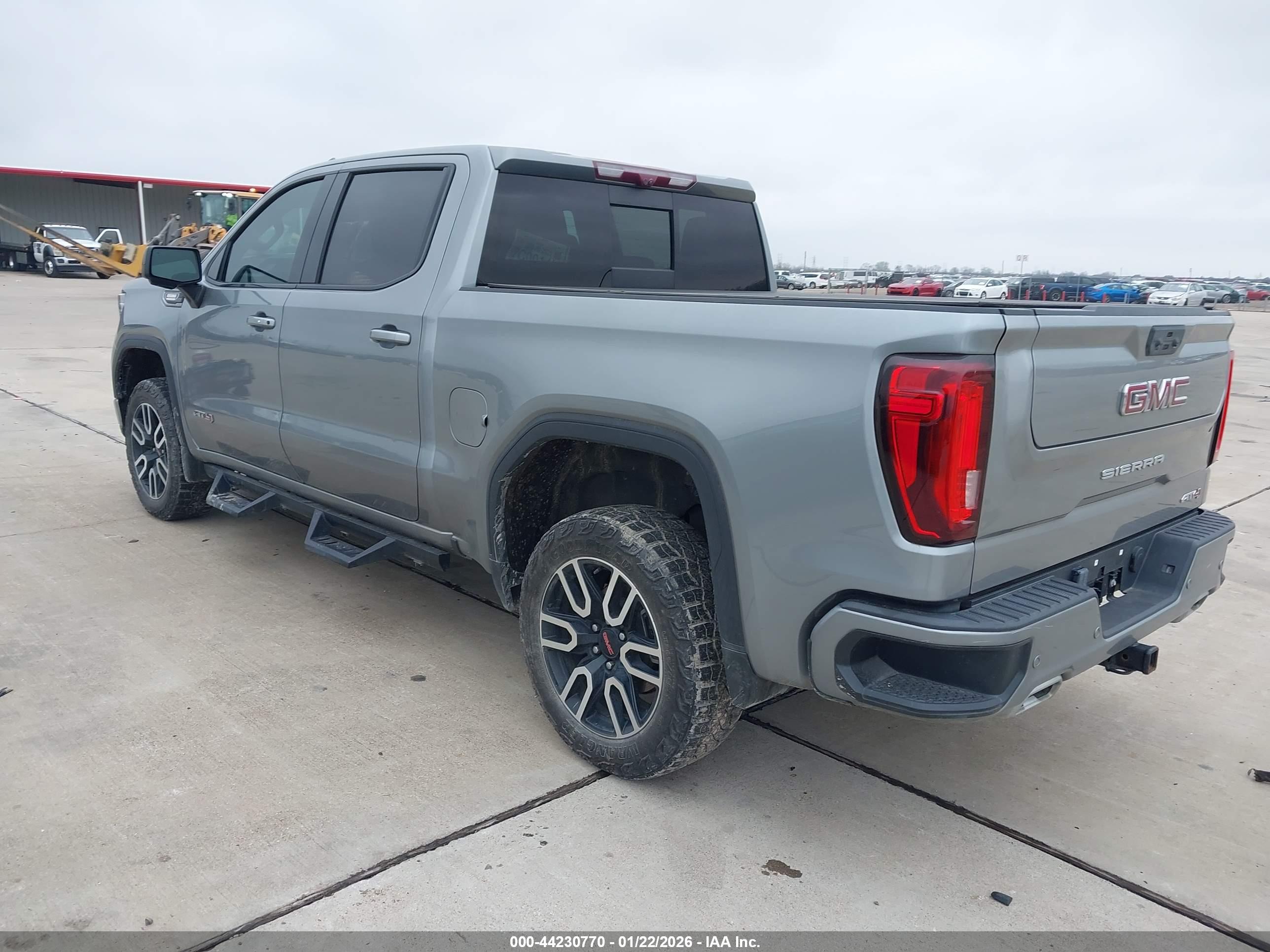 GMC SIERRA image 3