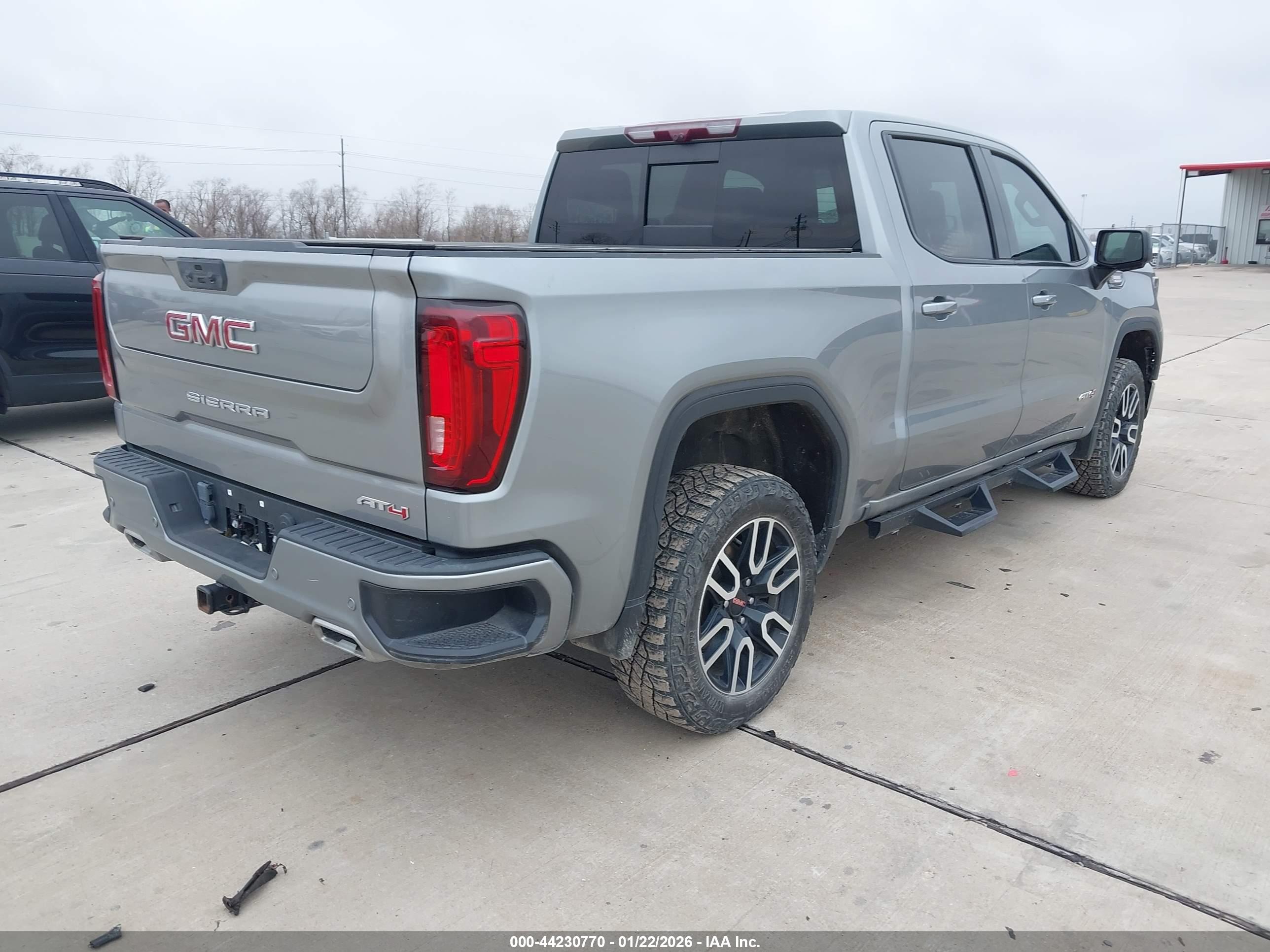 GMC SIERRA image 4