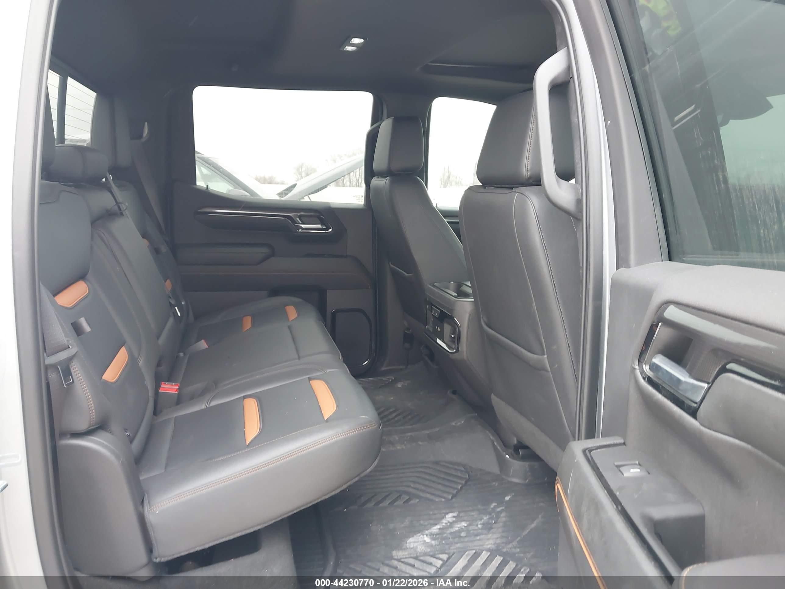 GMC SIERRA image 8