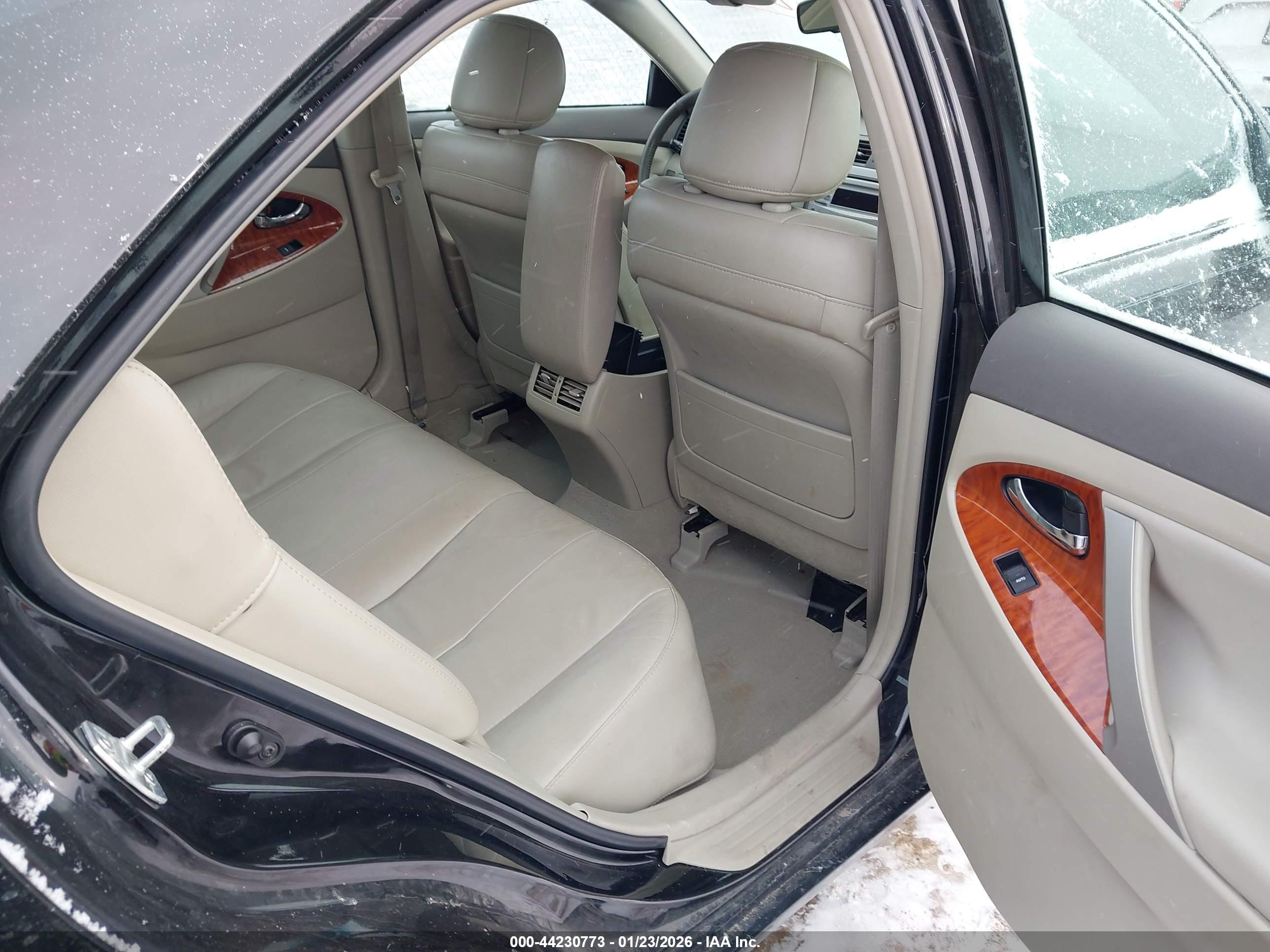 TOYOTA CAMRY image 8